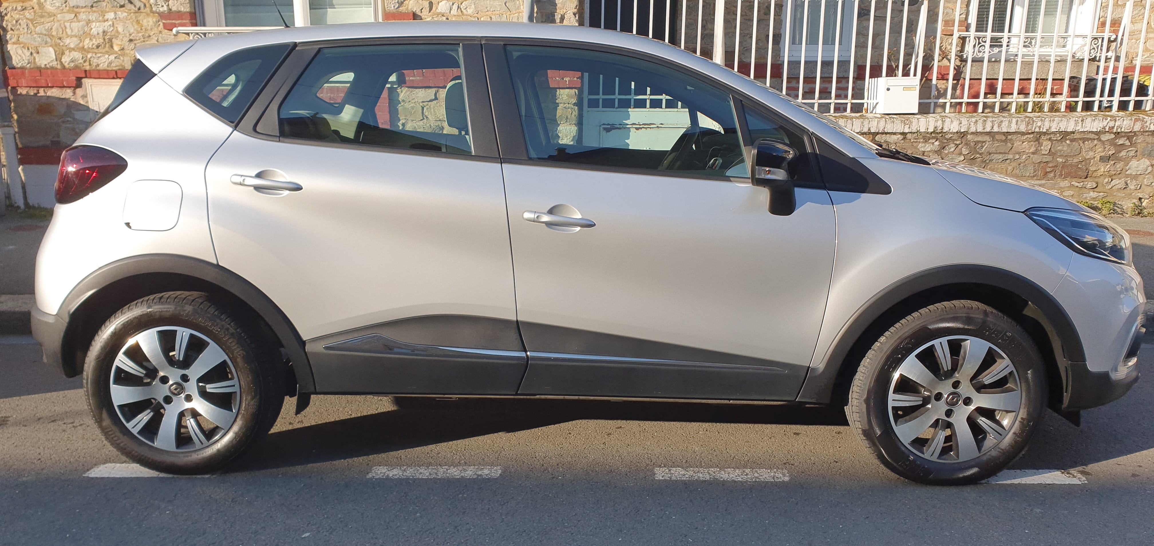 Renault Captur TCe 90 + Sièges auto with Air conditioning