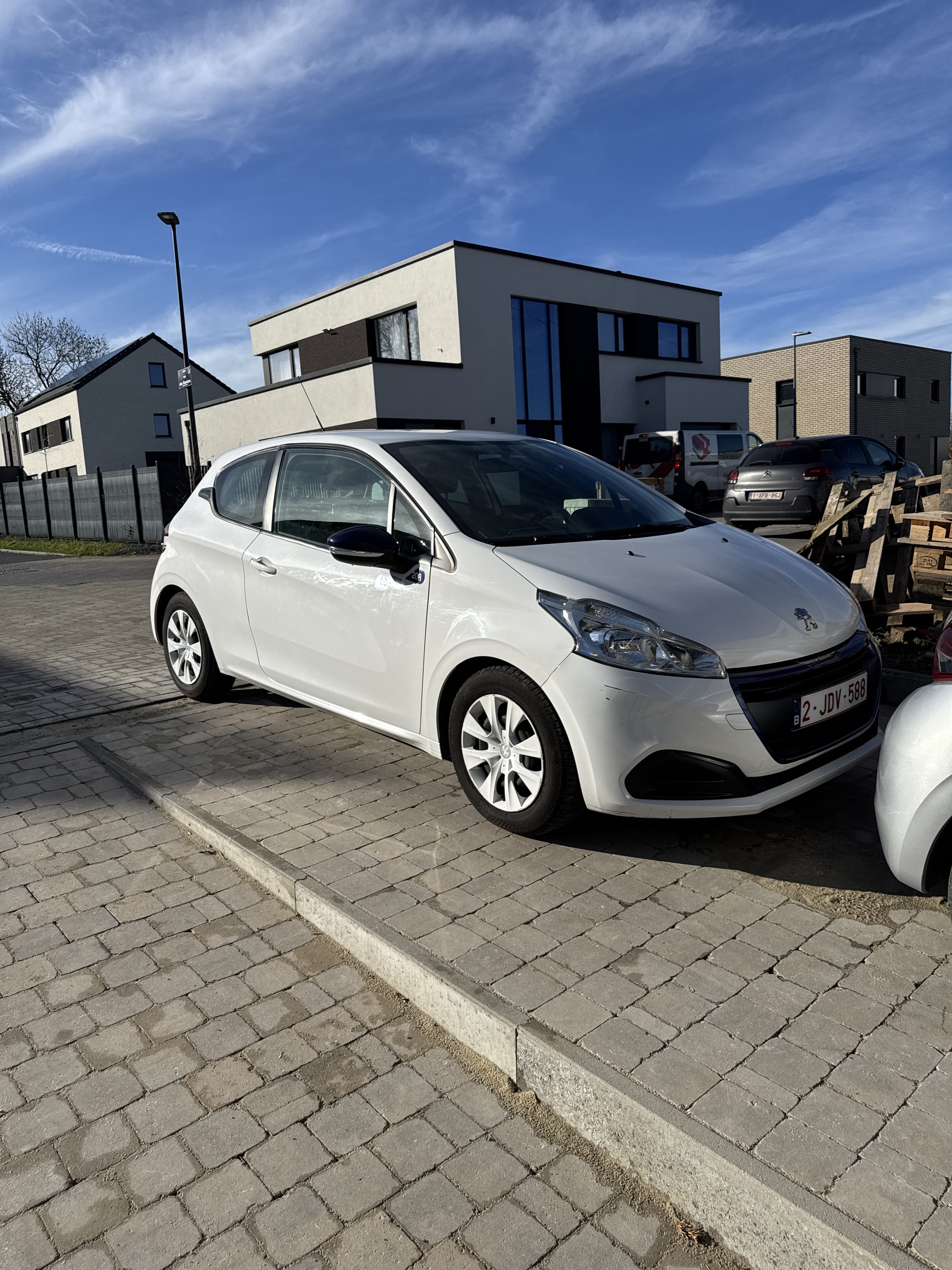 Peugeot 208 1.0 essence, 2016, Euro 95 (E10)