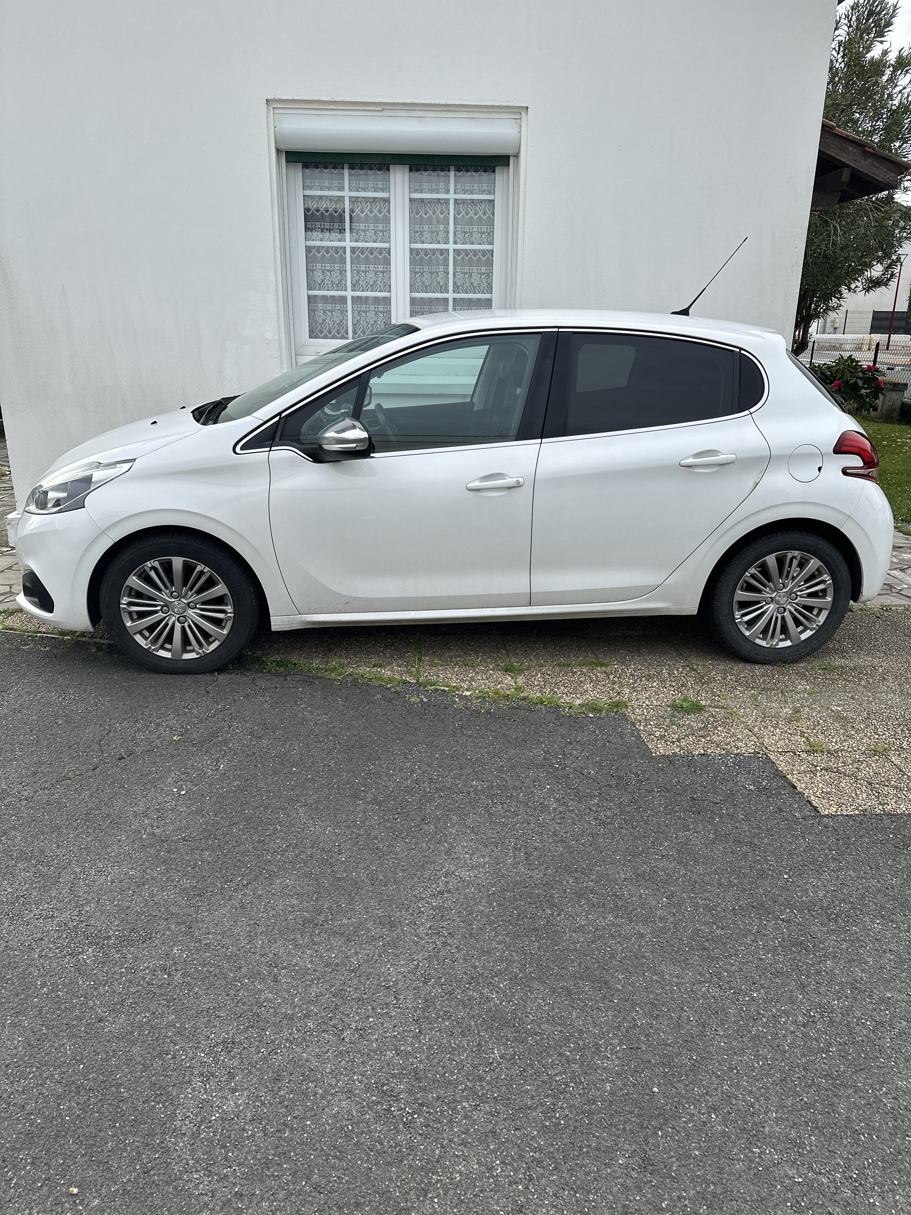 Peugeot 208 avec Climatisation