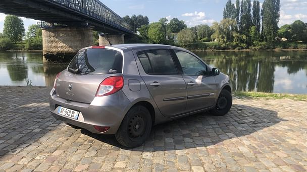 Renault Clio Louez la Renault Clio Essence – Pratique, Confortable et Économique ! avec Climatisation