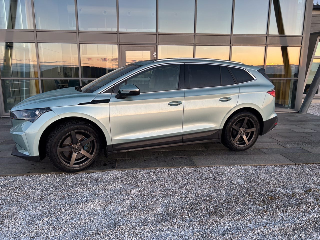Skoda Enyaq 80 med Vinterdekk