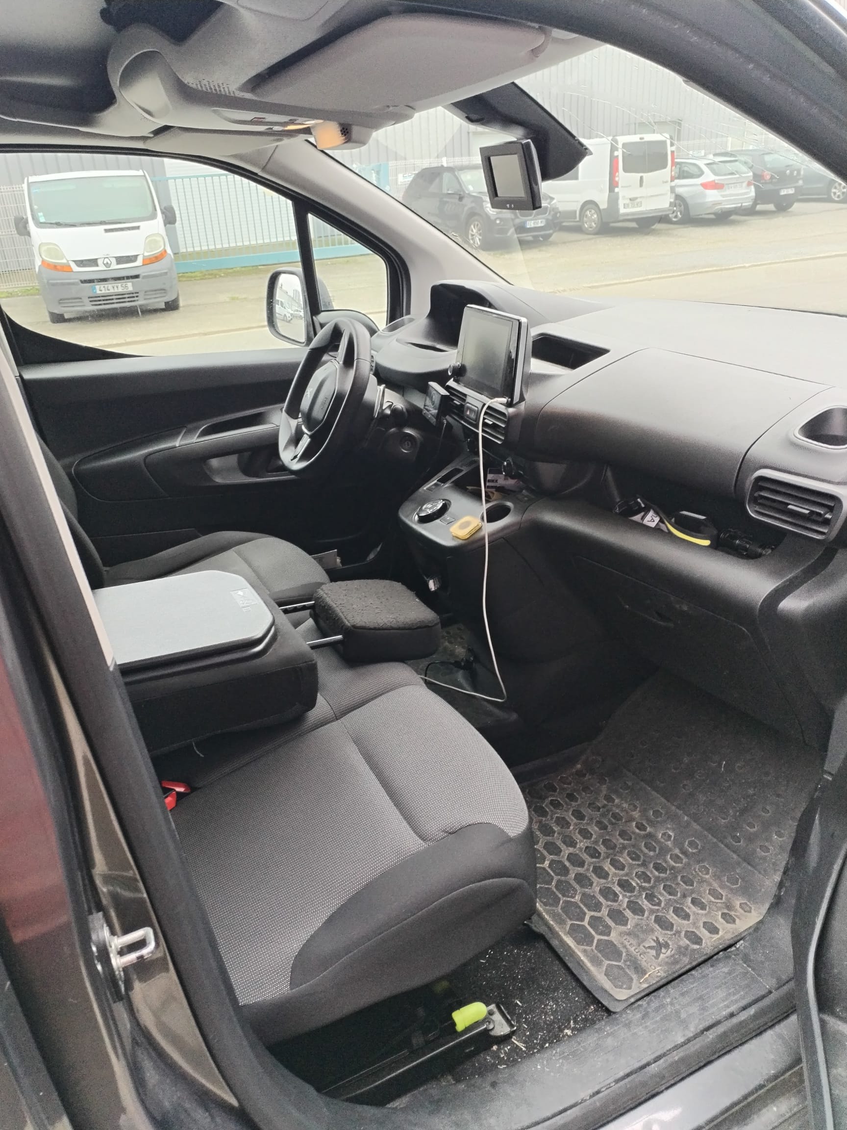 Peugeot Partner Fourgon avec GPS