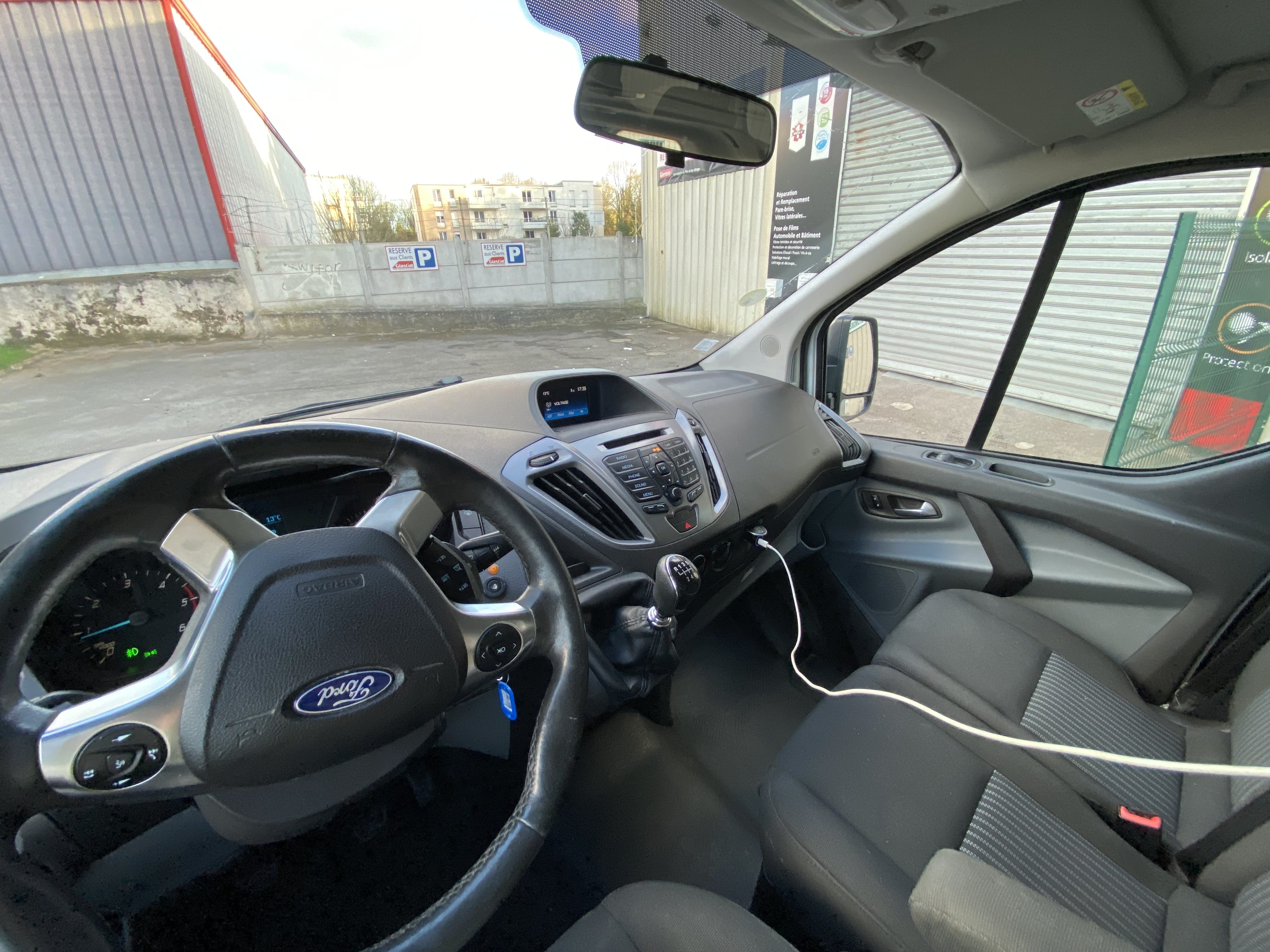 Ford Transit Passenger Van 2.0 TDCI Ecoblue Turbo avec Audio Bluetooth