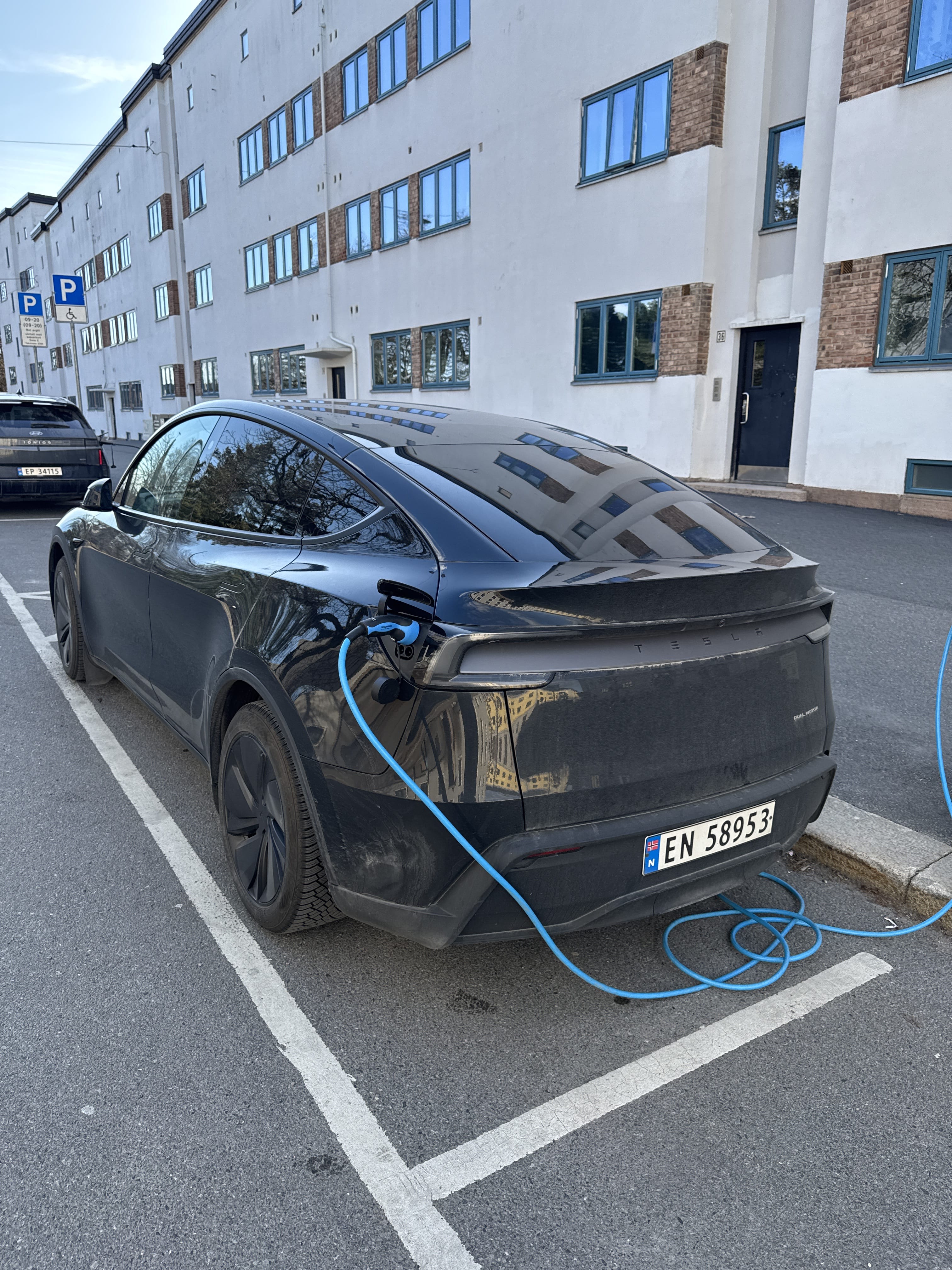 Tesla Model Y Long Range with Backup camera