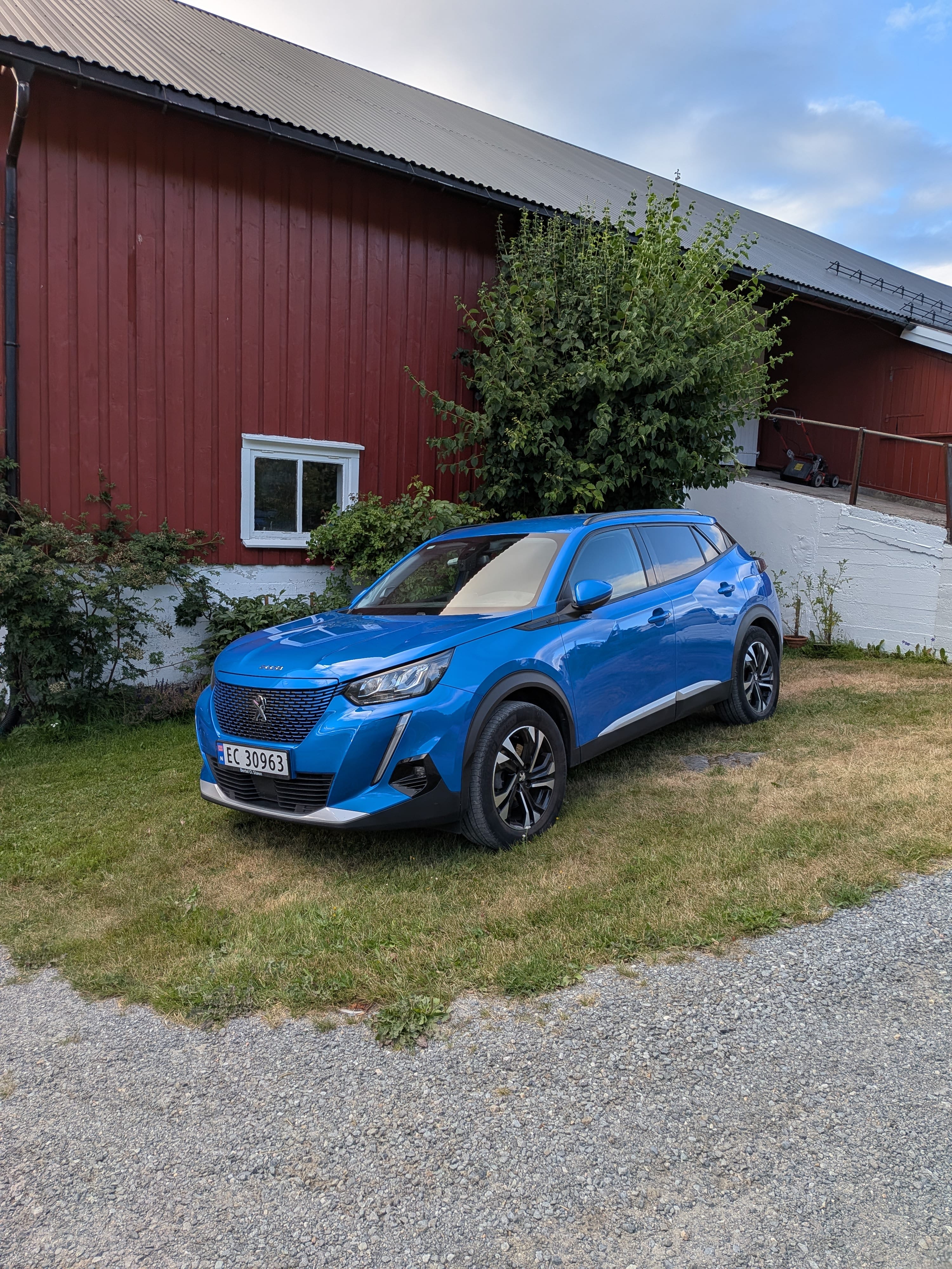 Peugeot e-2008 with Air conditioning