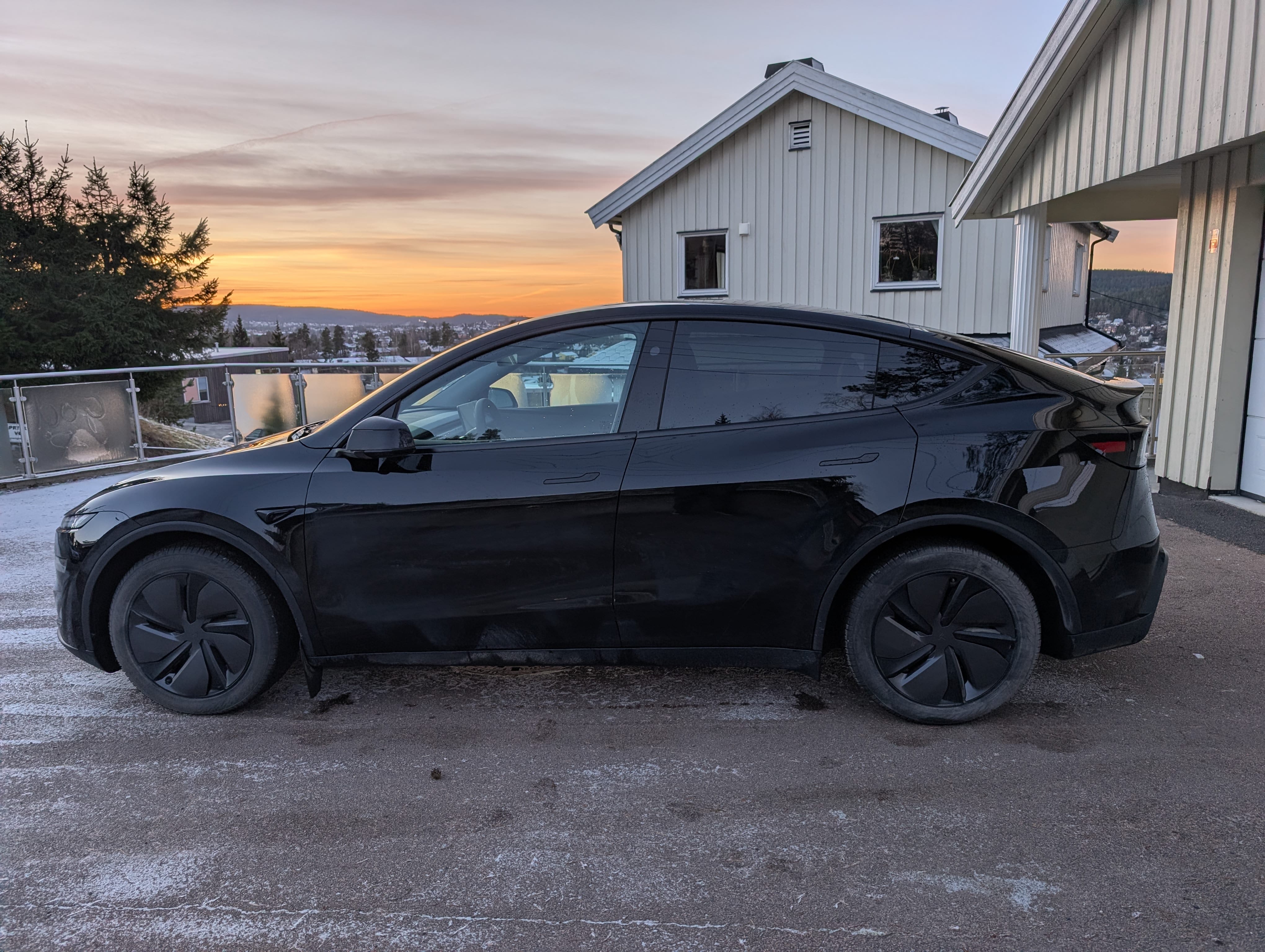 Tesla Model Y Long Range mit Klimaanlage