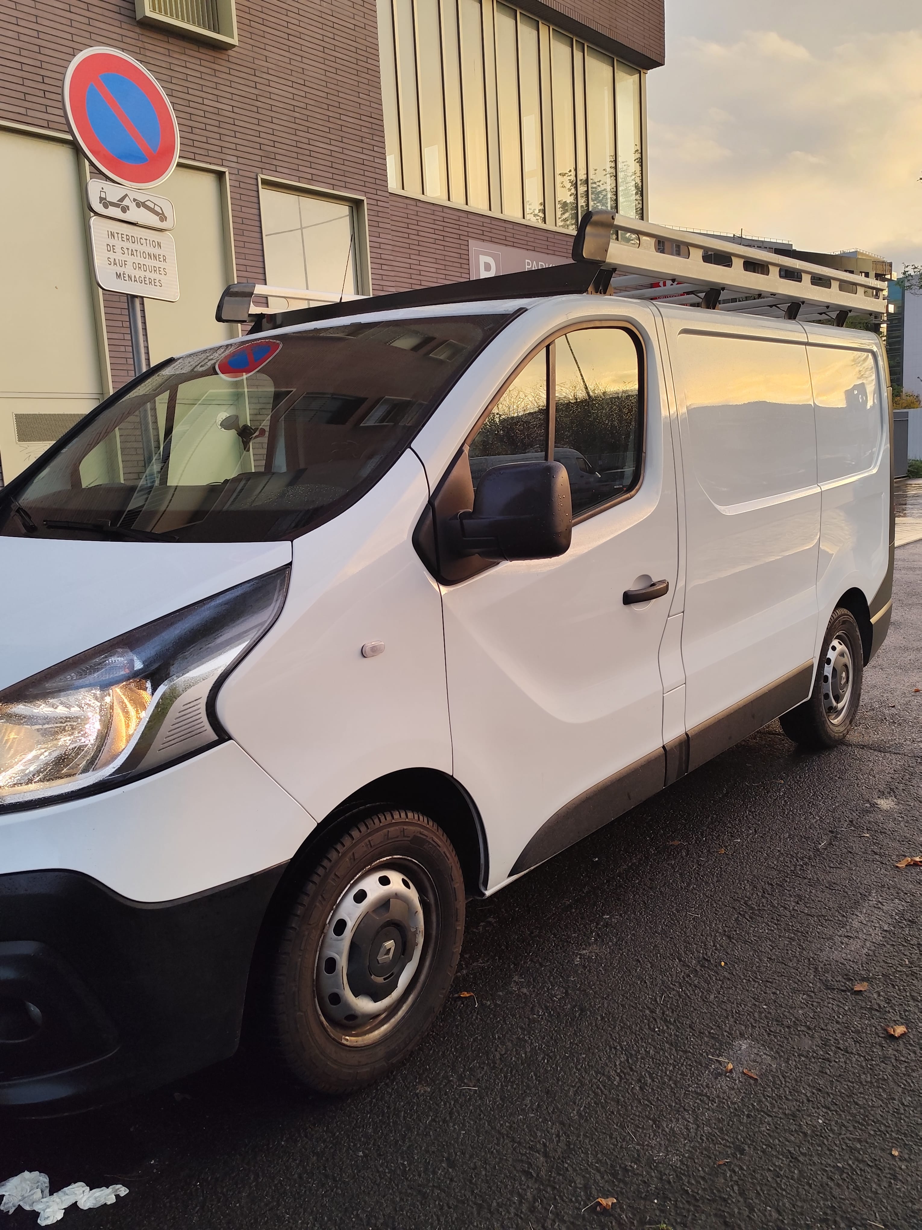 Renault Trafic avec Coffre de toit
