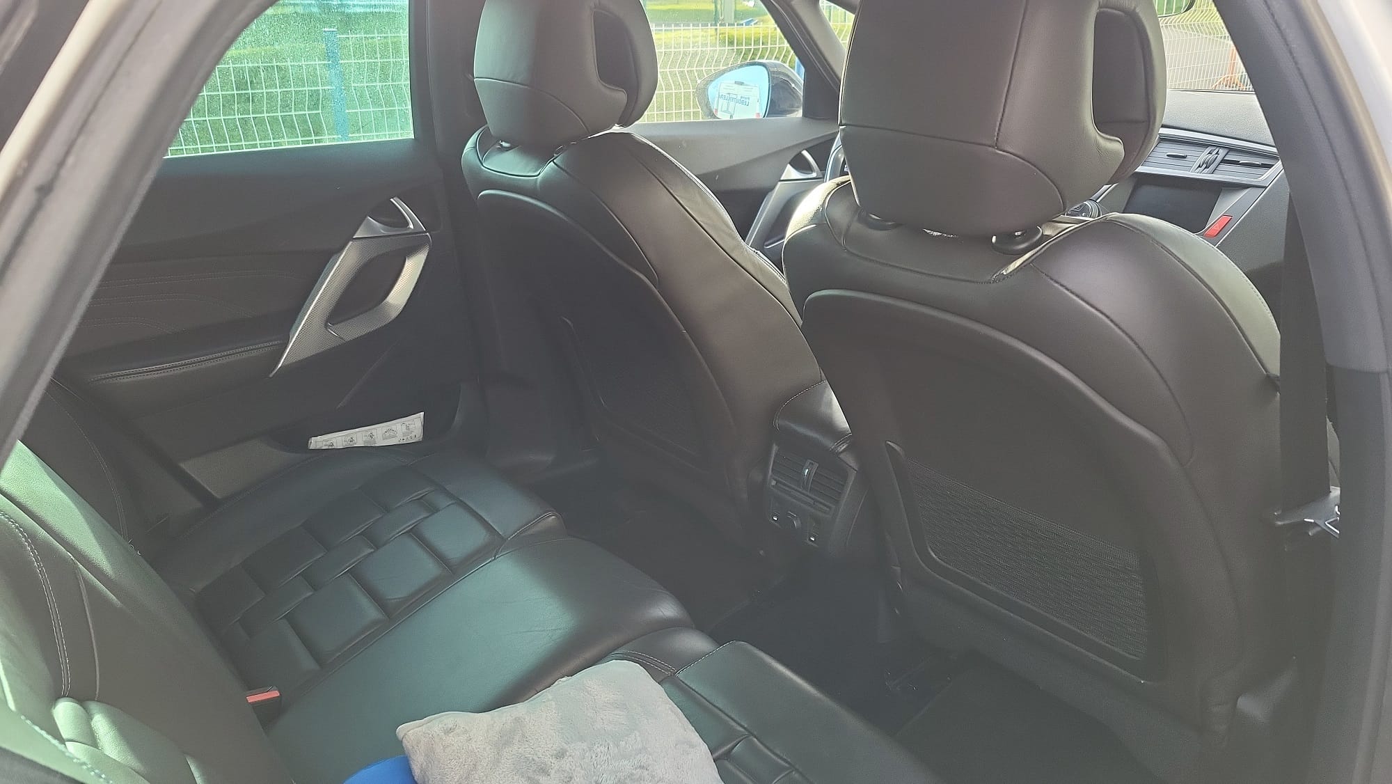 DS 5 2l HDI sport chic avec Chaines