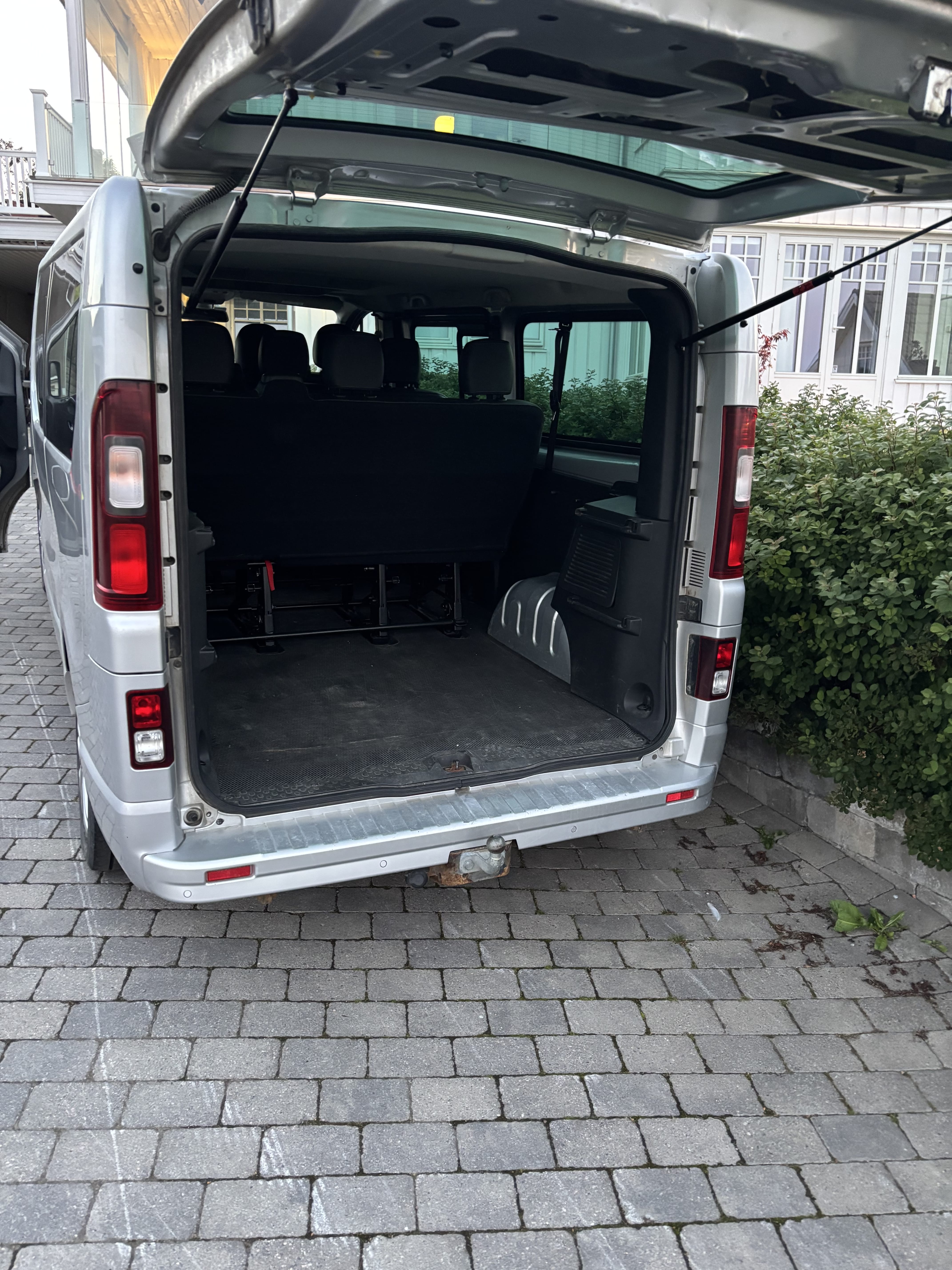 Opel Vivaro med Lydinngang