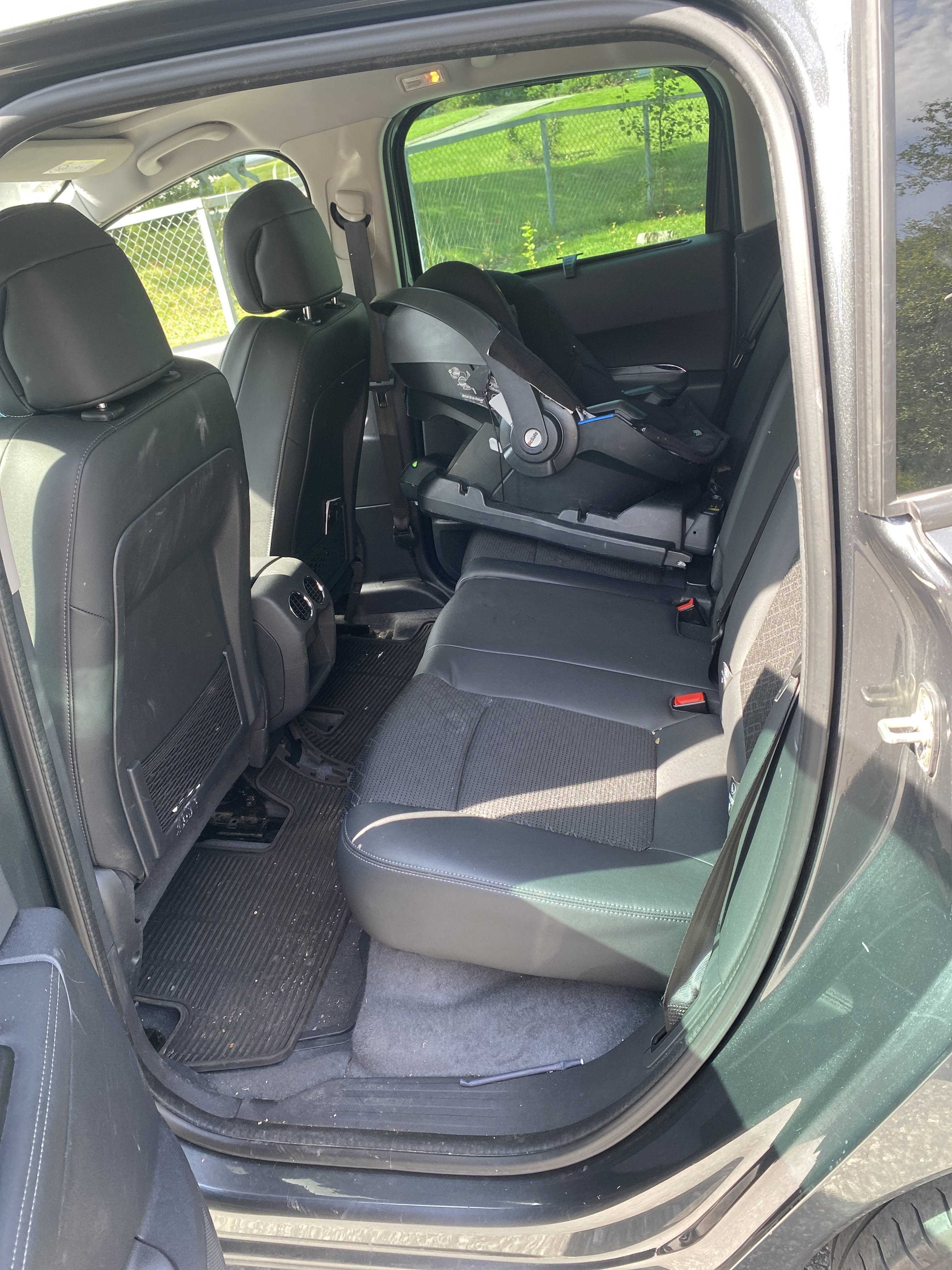 Peugeot 3008 with Baby seat