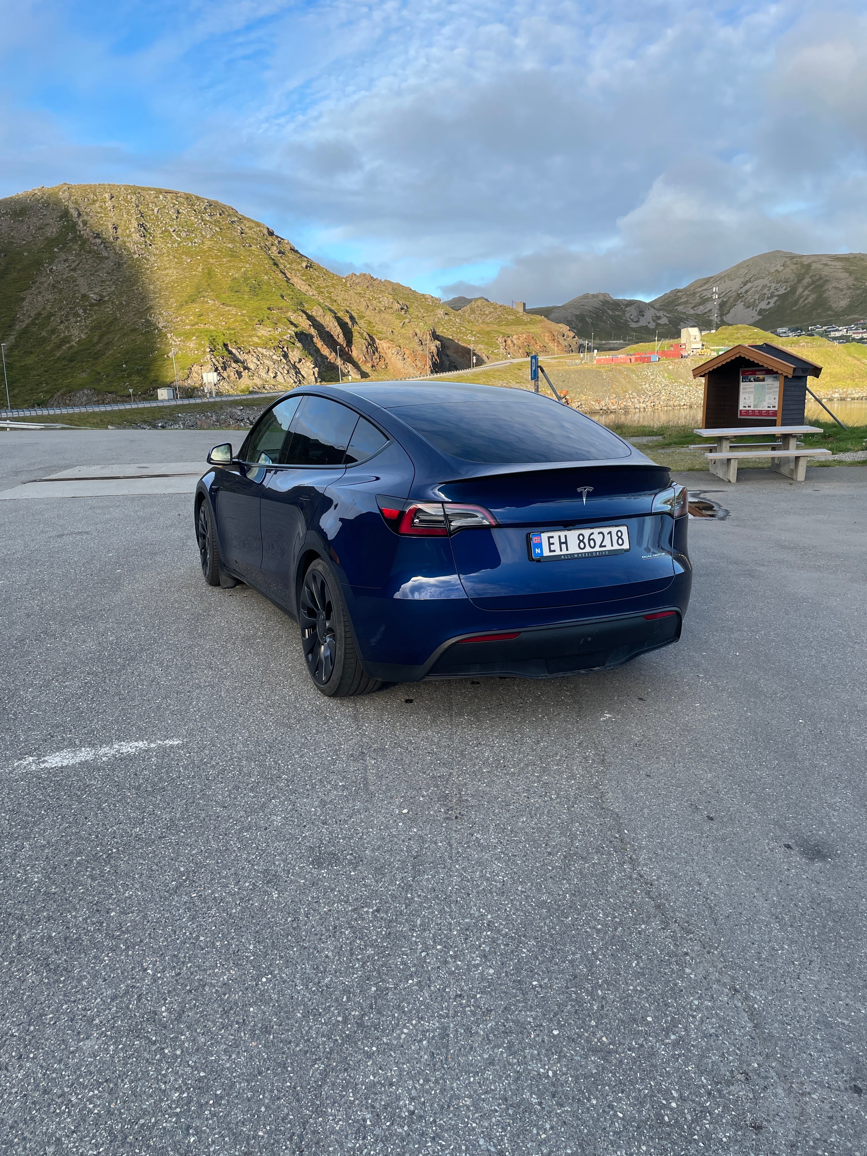 Tesla Model Y Performance med GPS