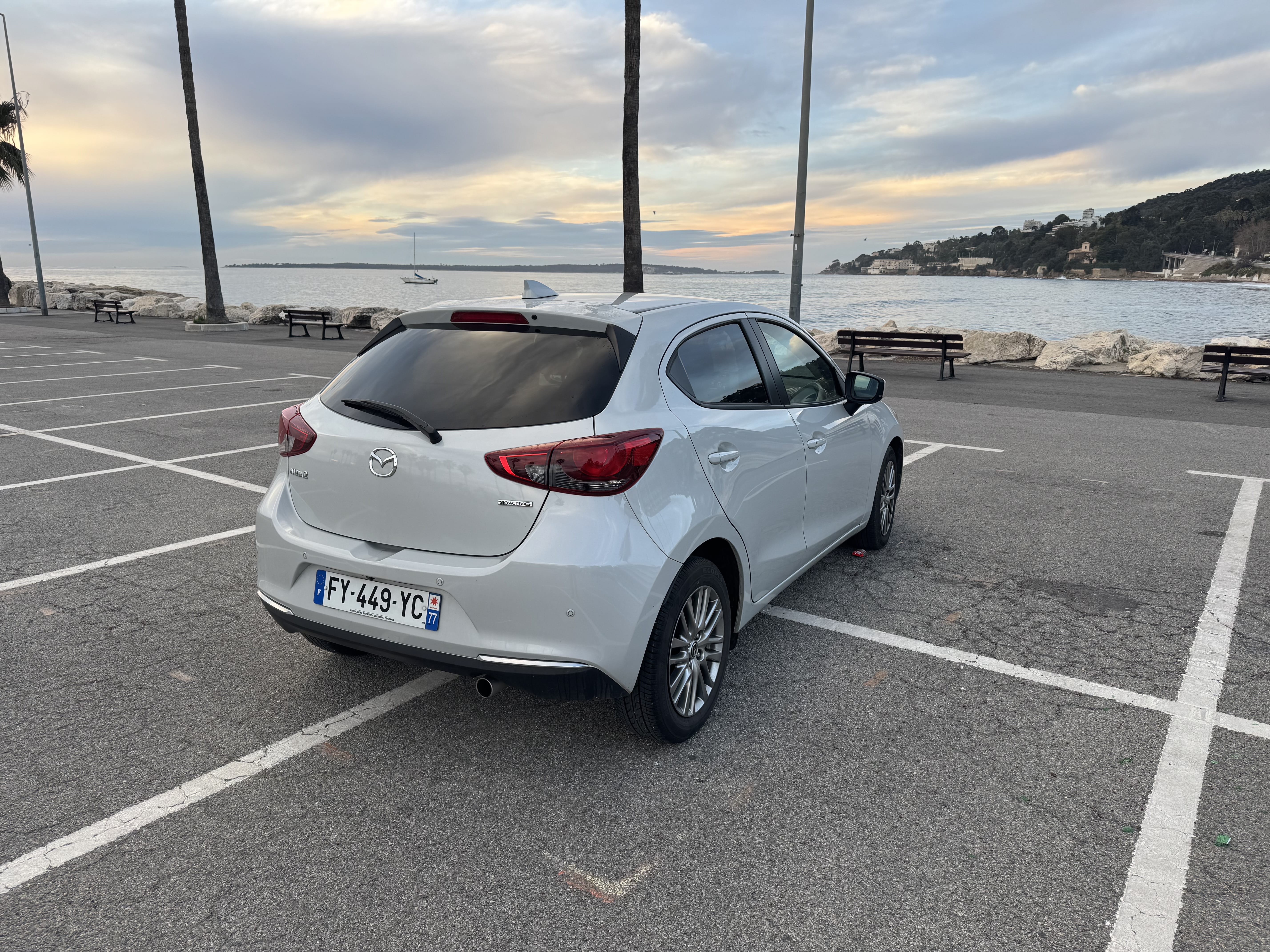 Mazda 2 avec GPS