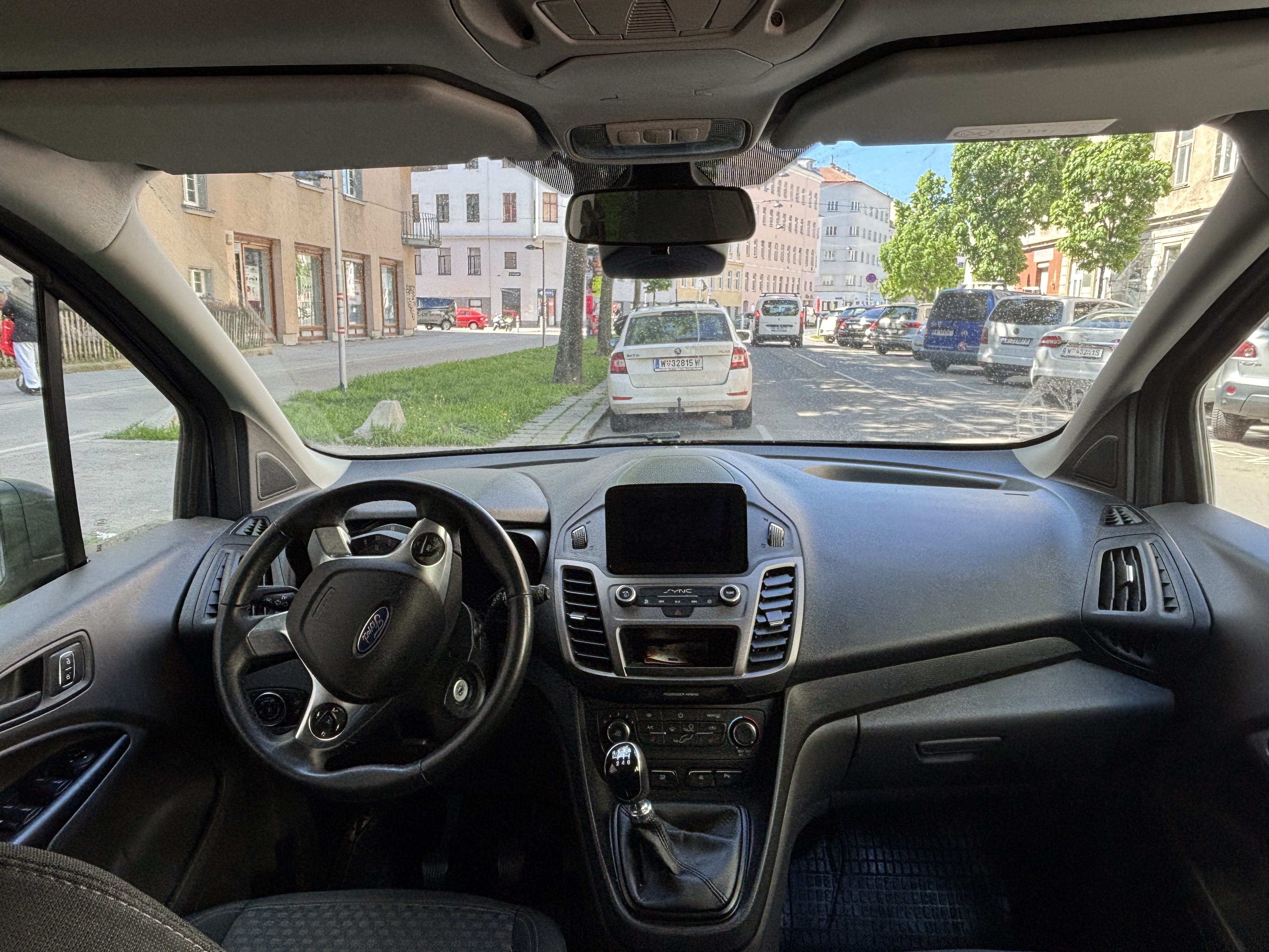 Ford Grand Tourneo mit Rückfahrkamera