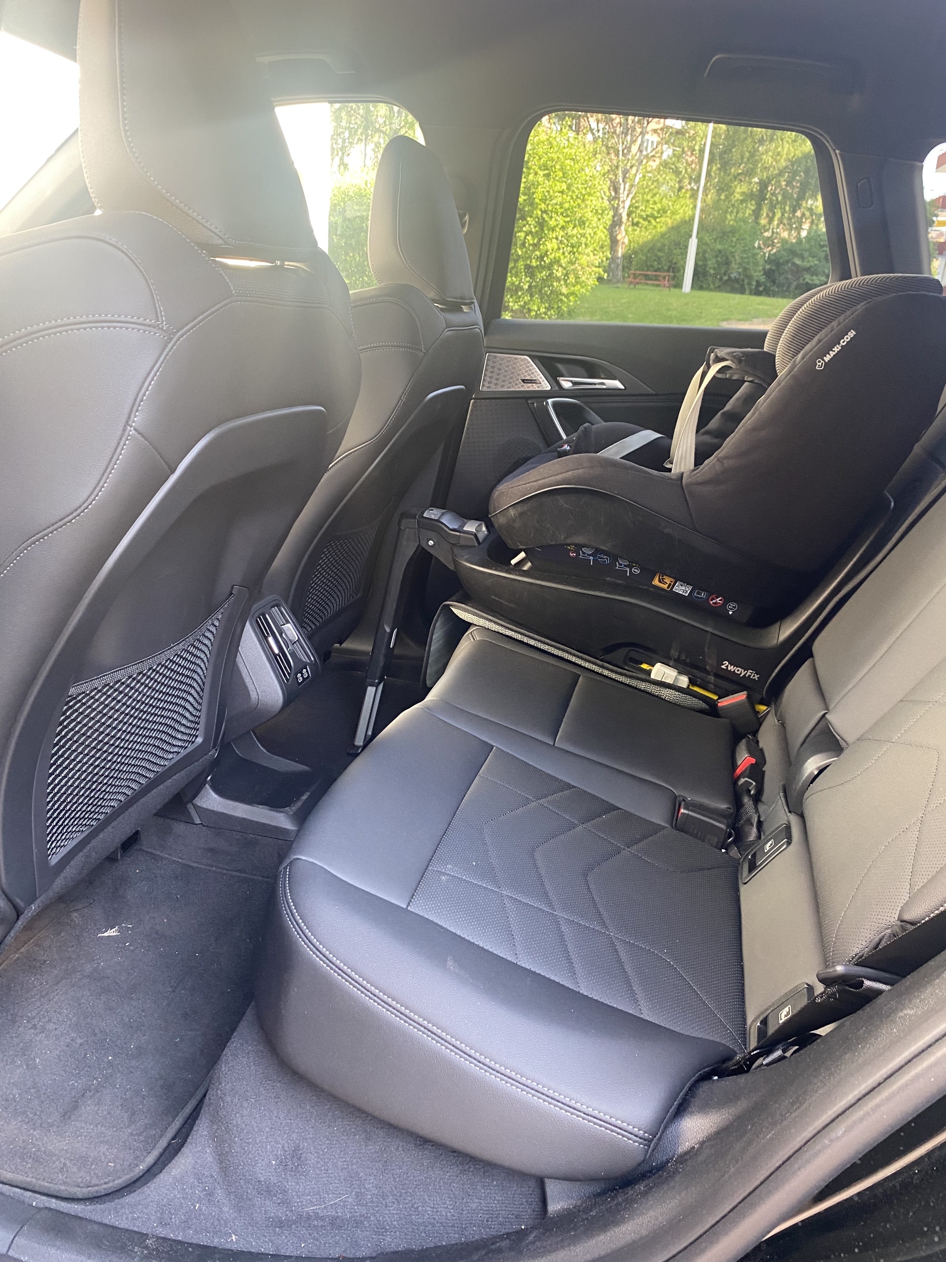 BMW iX1 with Baby seat