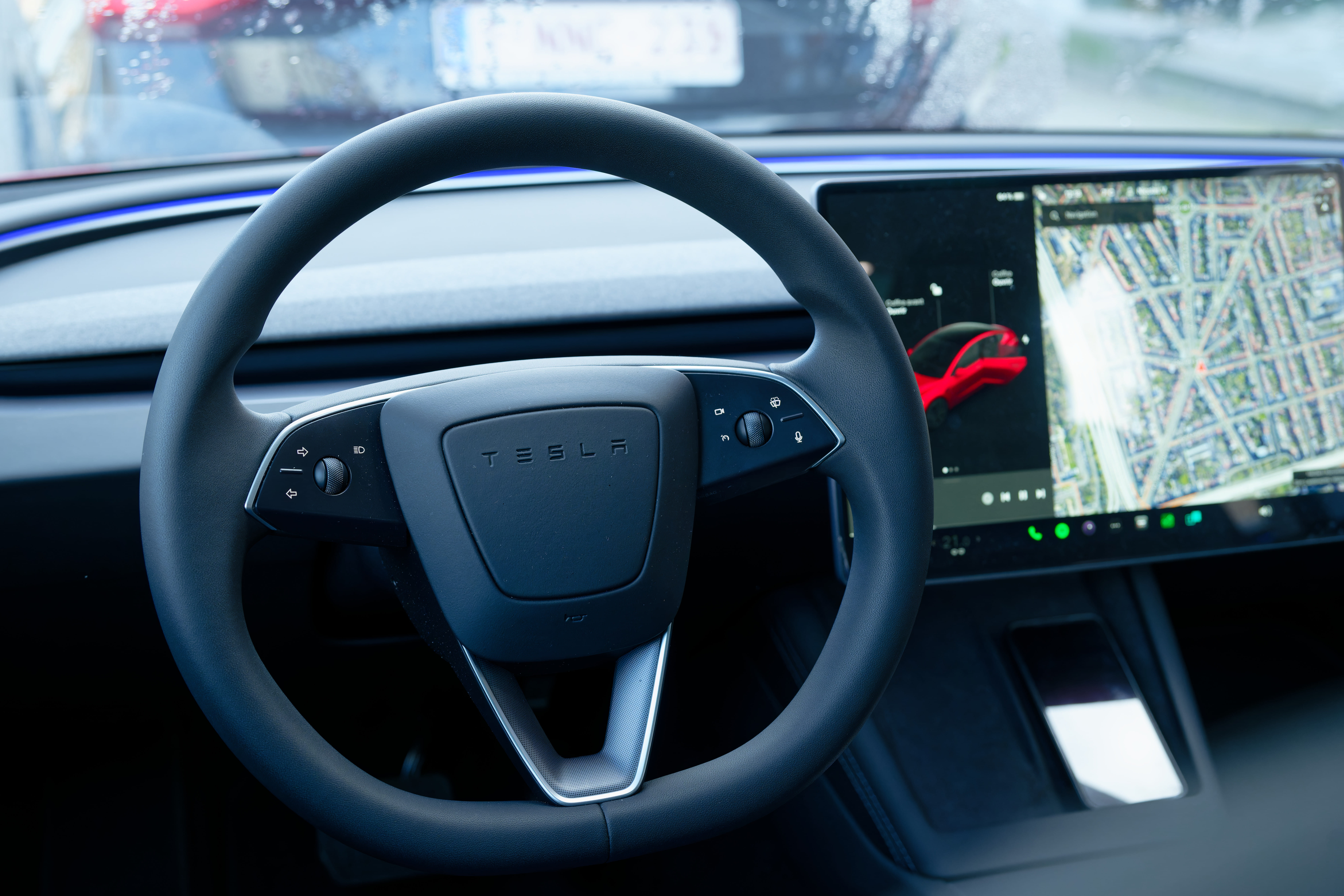 Tesla Model 3 Long Range mit Navigationsgerät