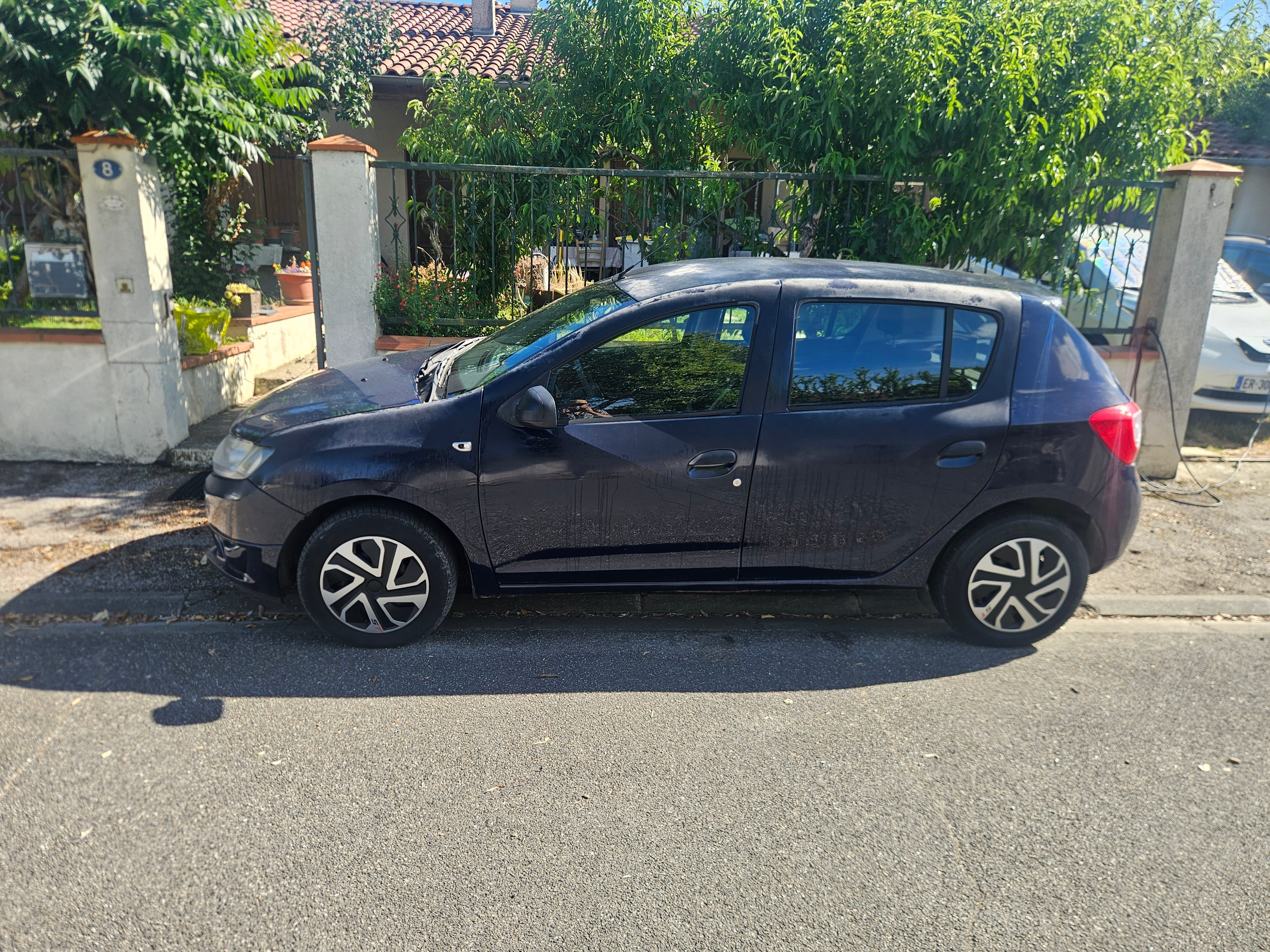Dacia Sandero régulateur mais sans clim mit Bluetooth-Audio