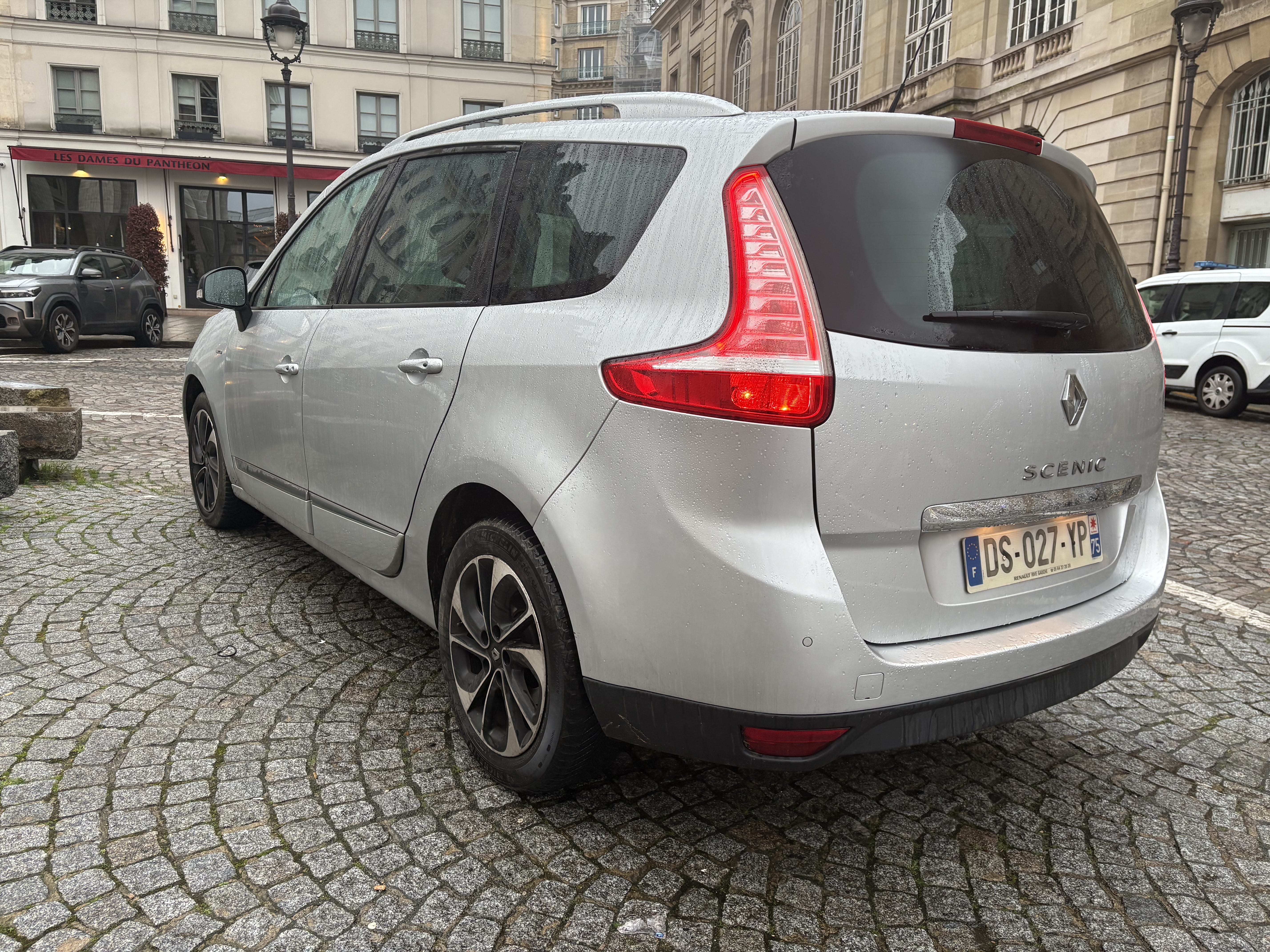 Renault Grand Scenic 7 places Essence Bose - Idéale famille avec GPS