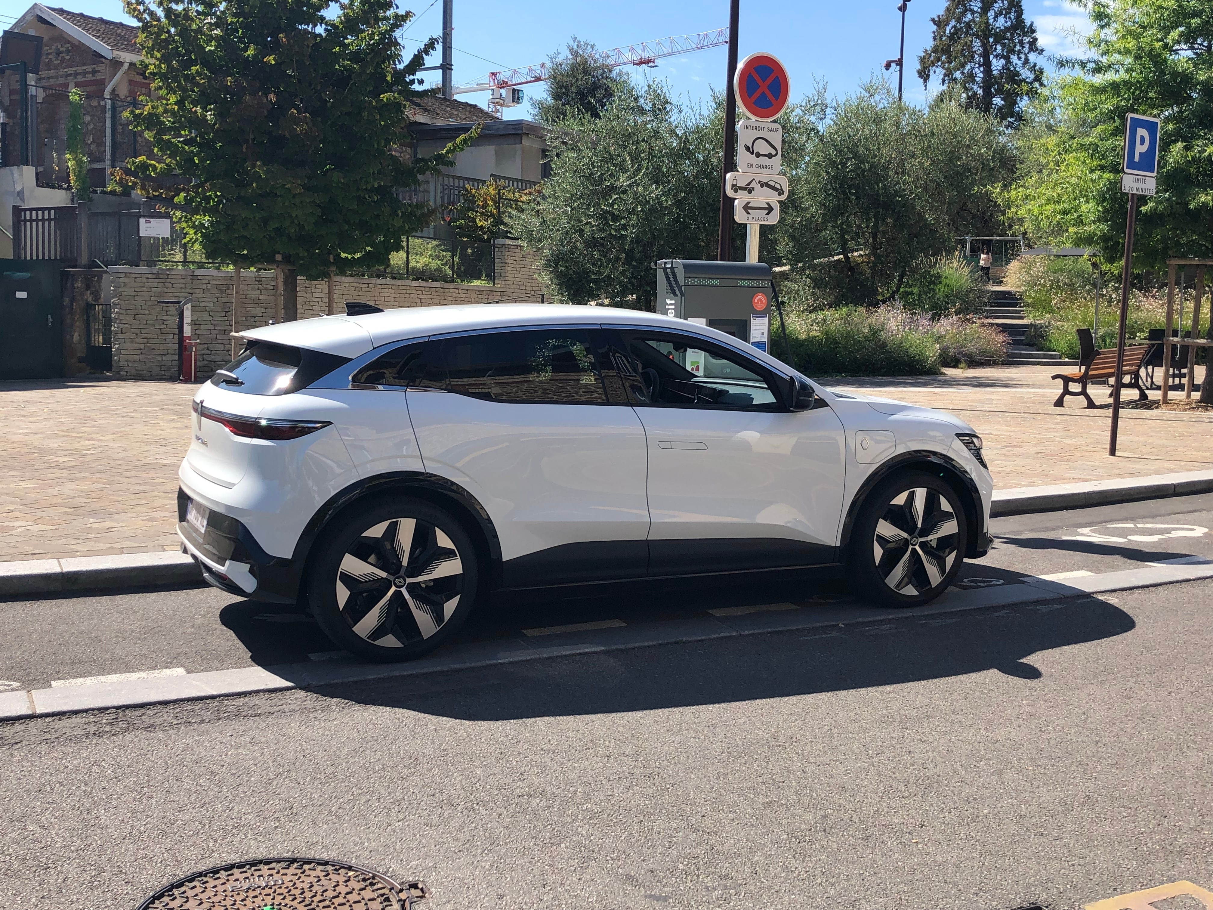 Renault Mégane E-tech Électrique Techno 60 kWh 220 ch Recharge AC 7 kW ou DC 130 kW (pompe à chaleur, régulateur adaptatif) avec GPS