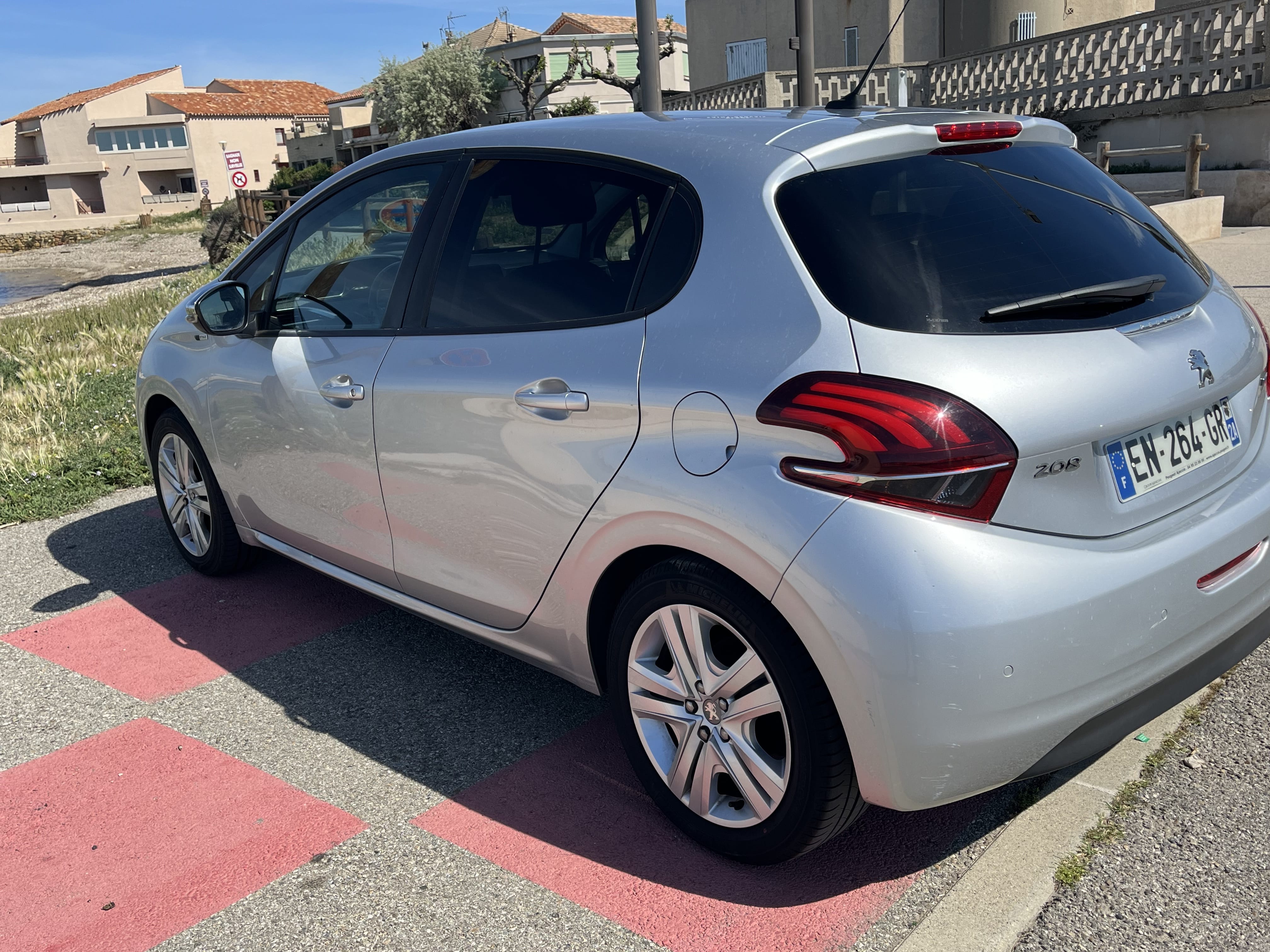 Peugeot 208 with GPS