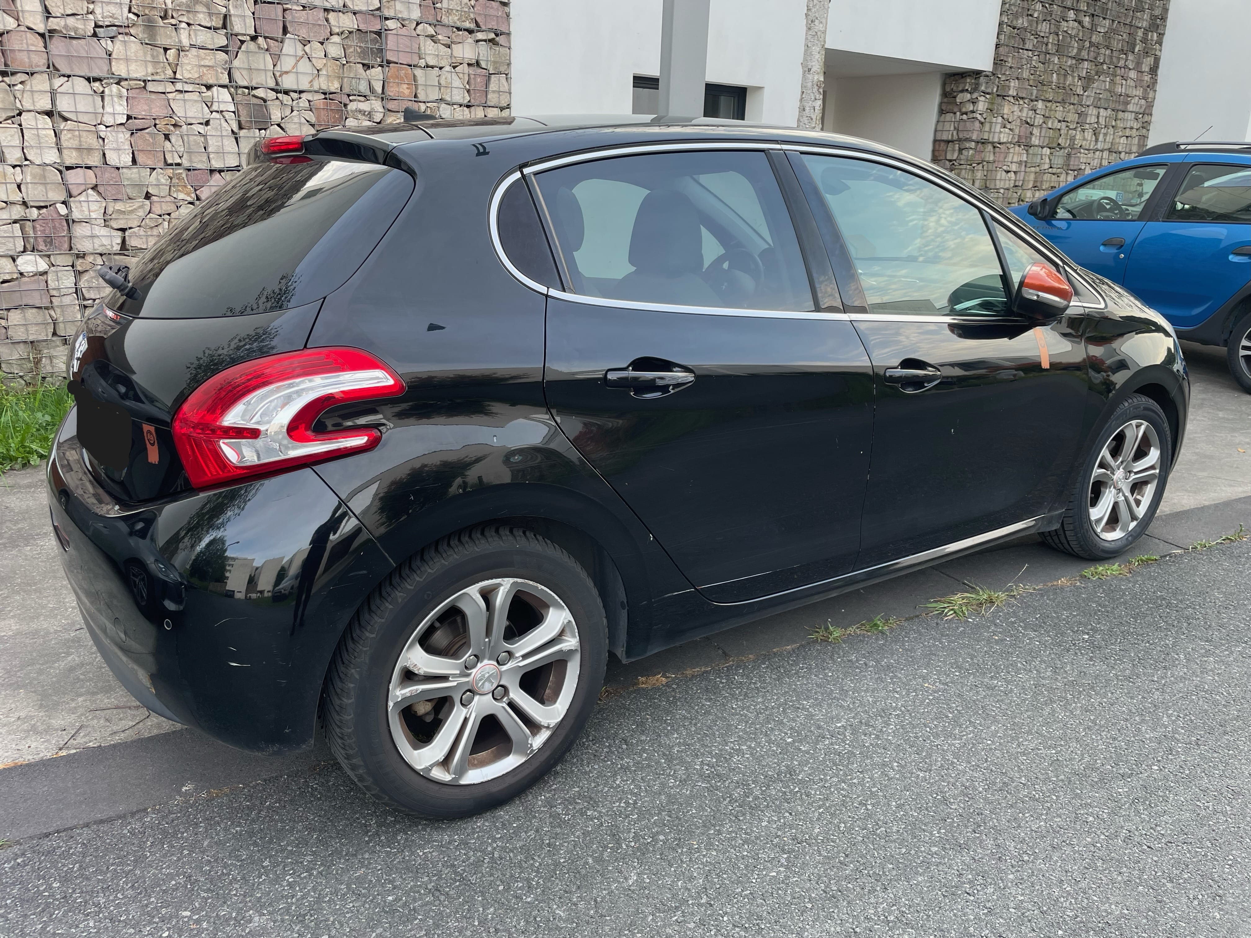 Peugeot 208 avec GPS
