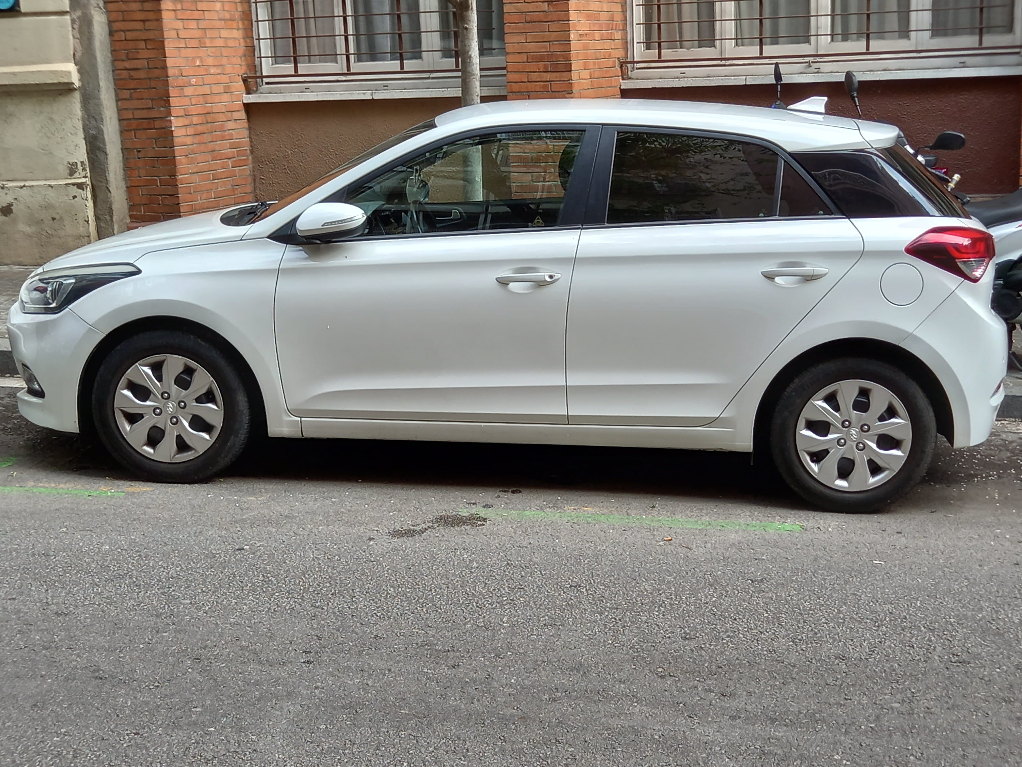 Hyundai i20 1.2 gasolina súper 95 con Aire acondicionado