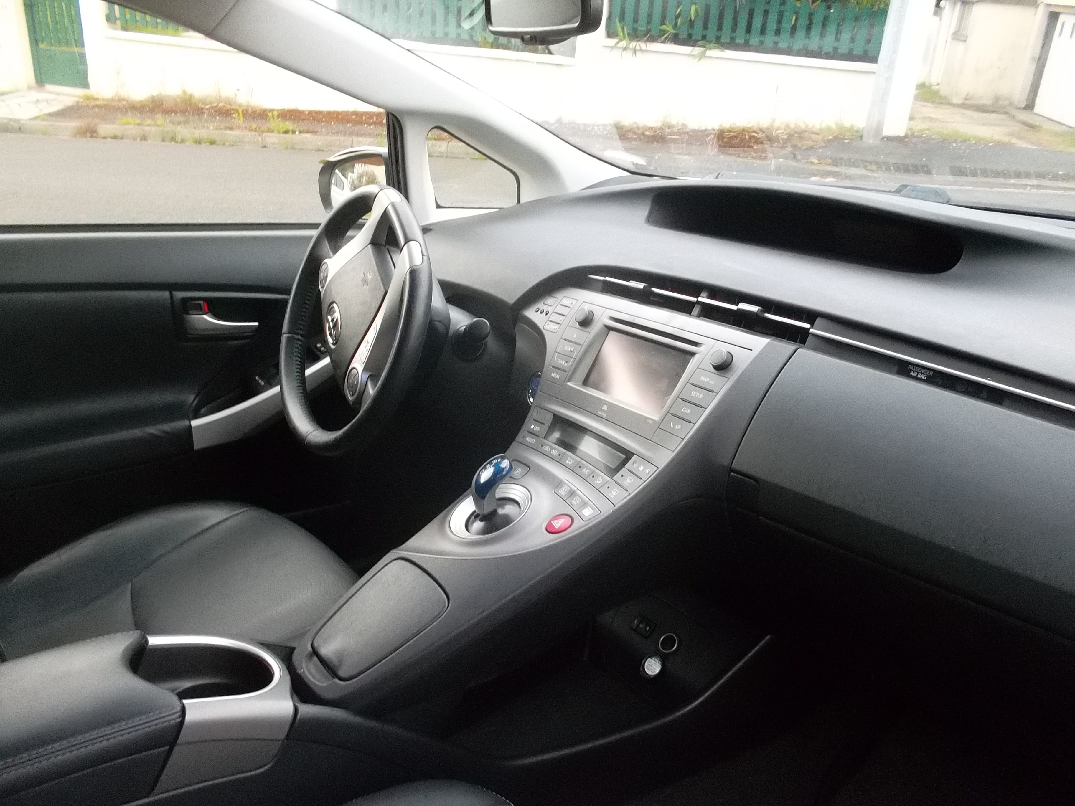 Toyota Prius lounge ,ttes options,136cv,cuir, solar, 17p avec Régulateur de vitesse