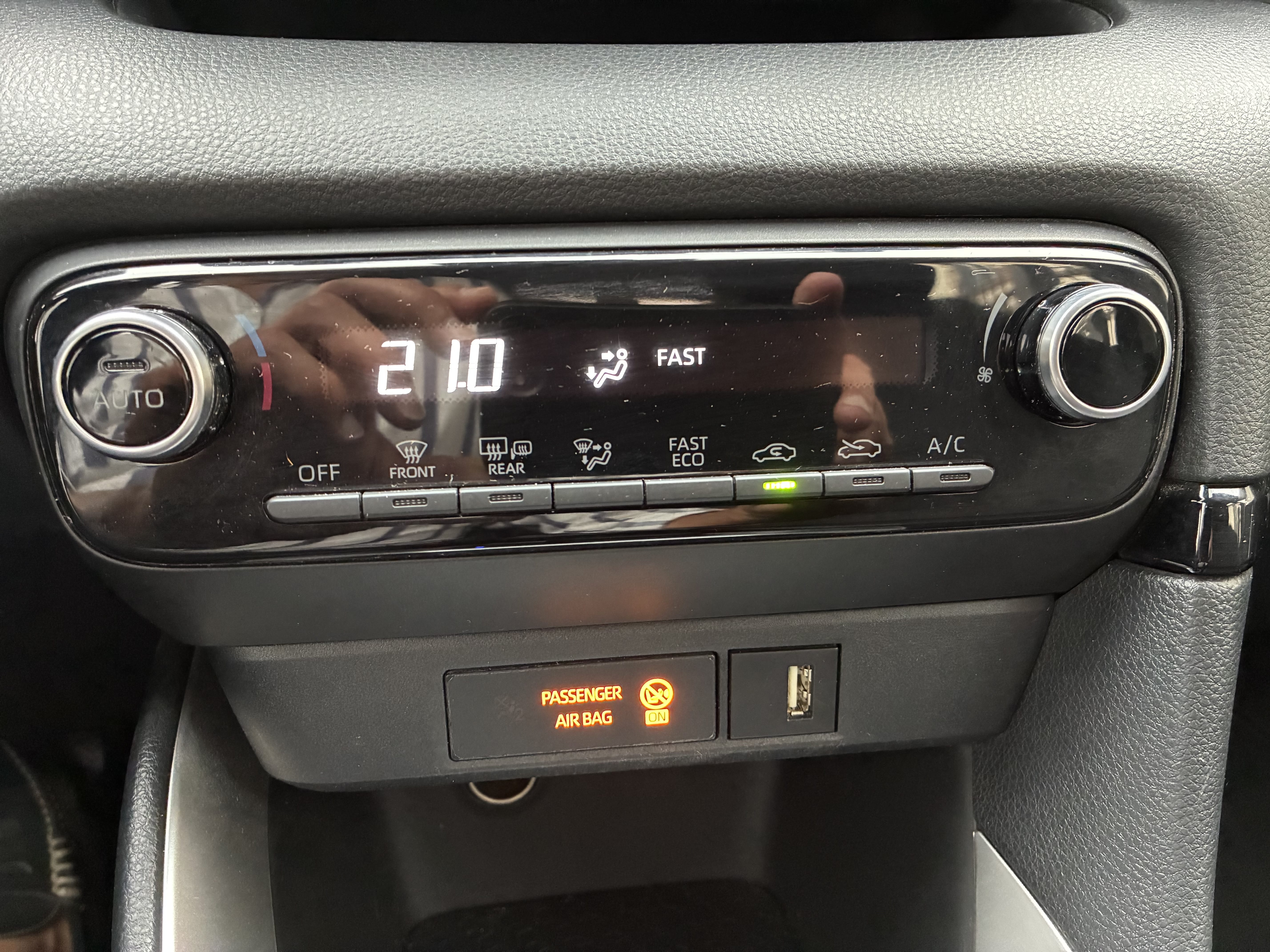 Toyota Yaris Hybride  4 Boîte auto pneus 4 saisons hiver avec Apple CarPlay