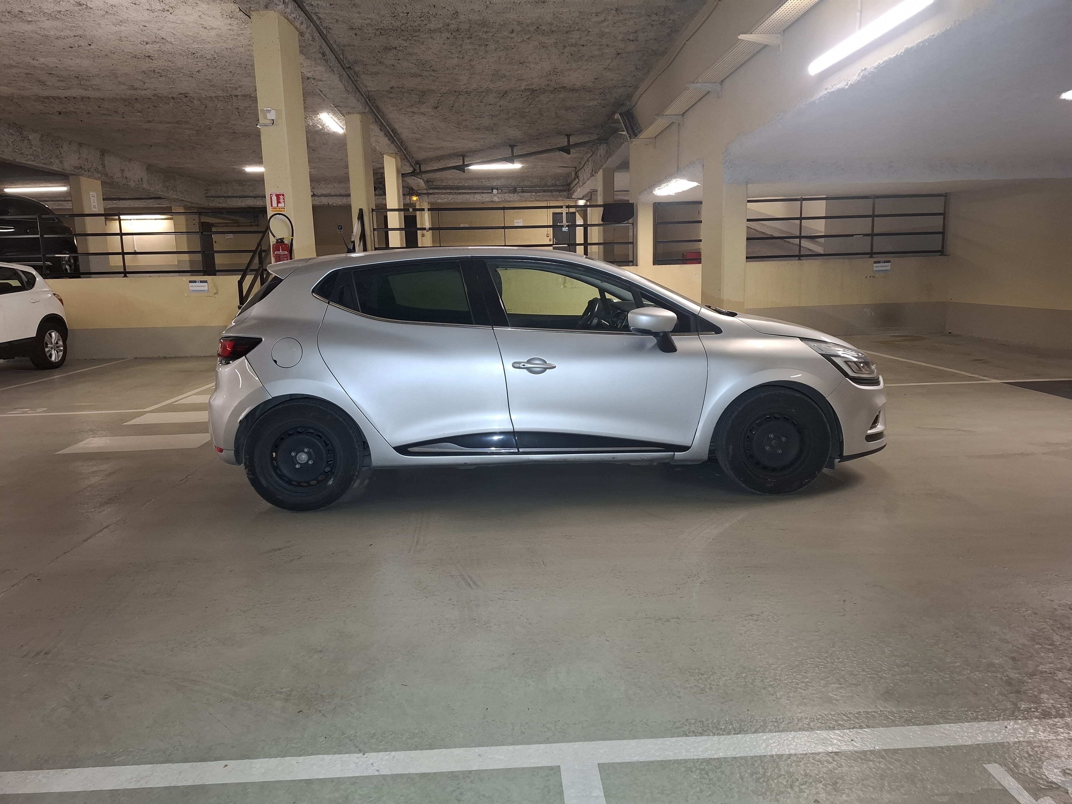 Renault Clio FC563 avec Apple CarPlay