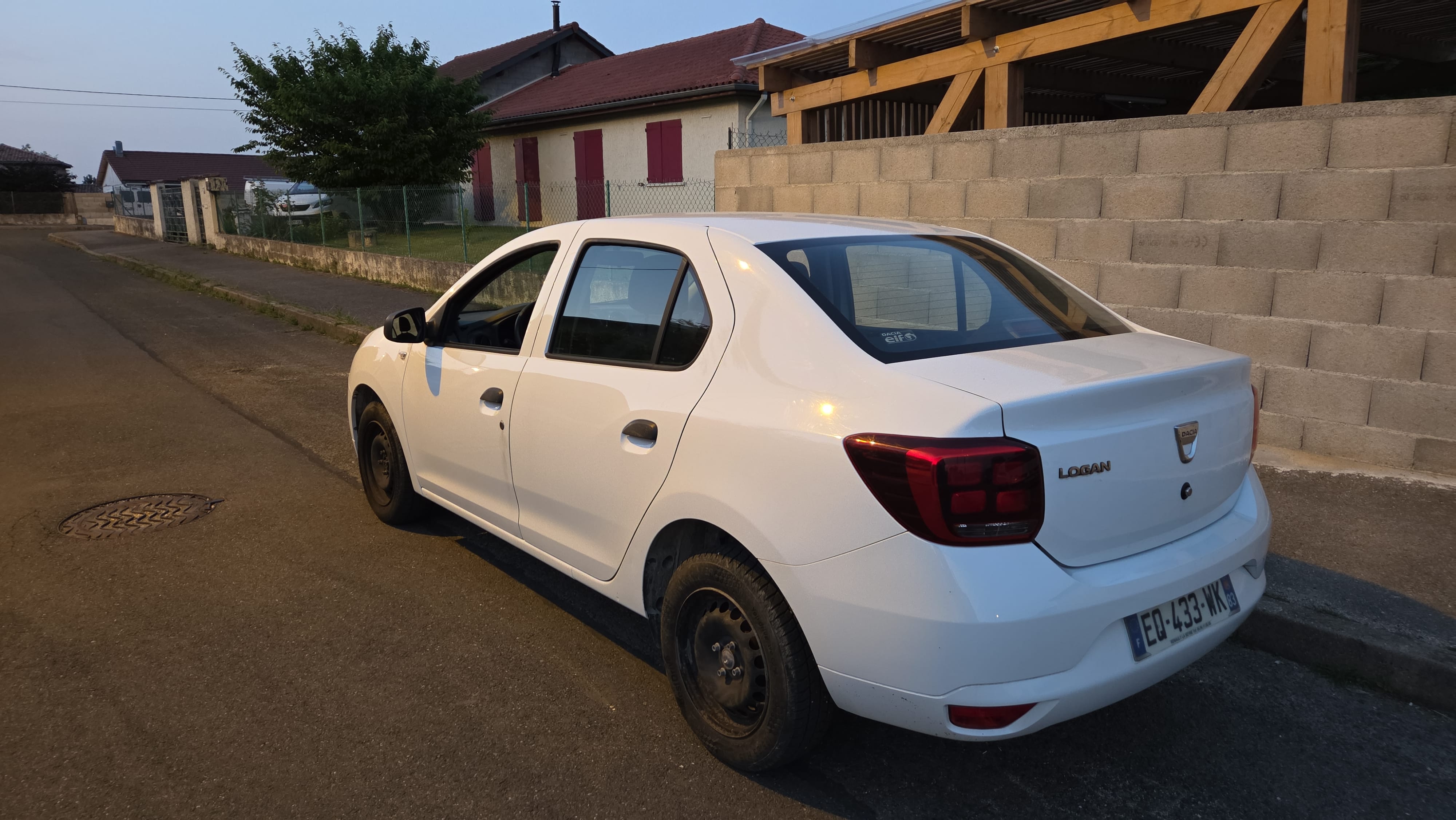 Dacia Logan 1.0 avec Port USB
