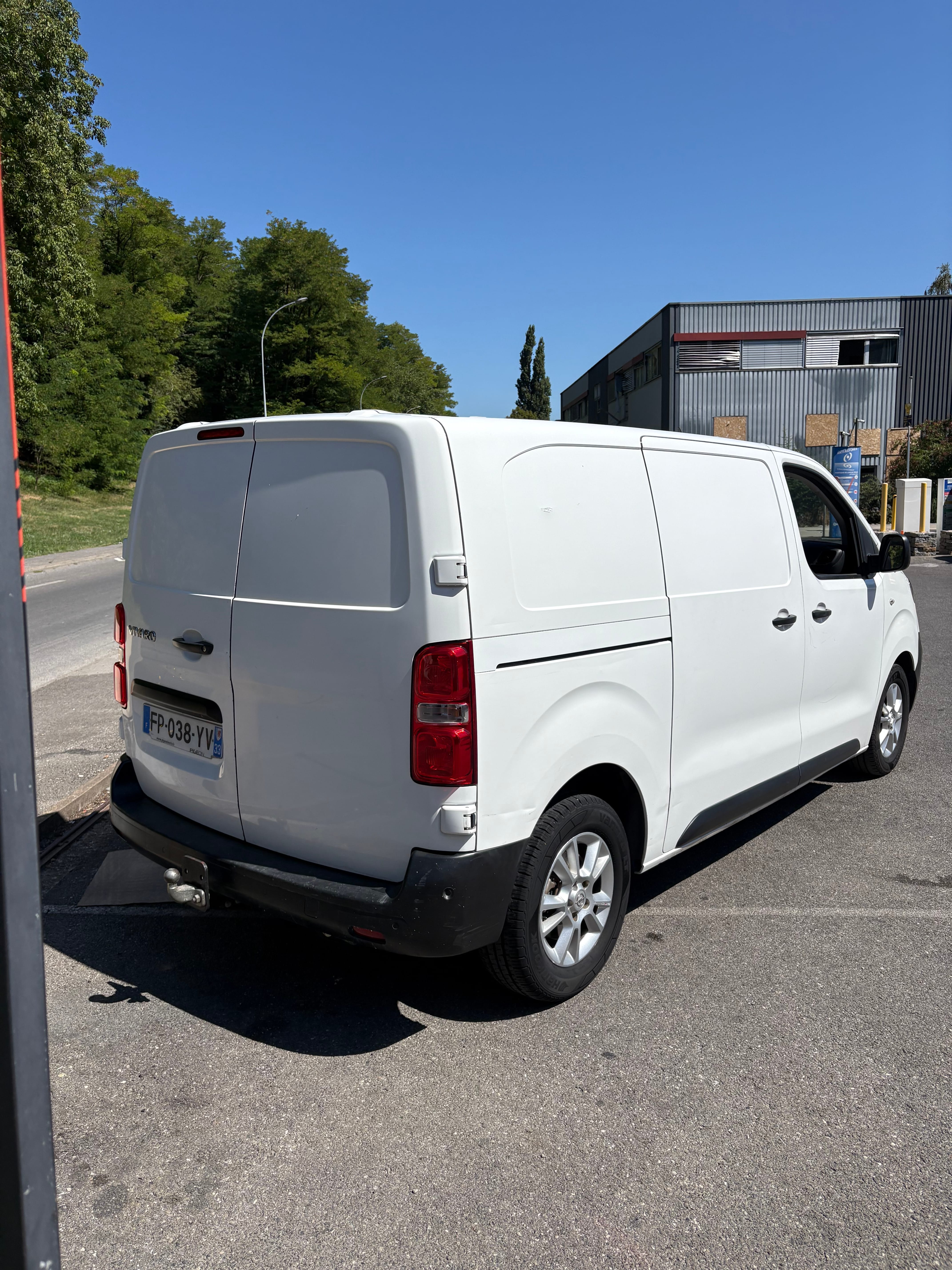 Opel Vivaro 2.0 hdi avec Climatisation