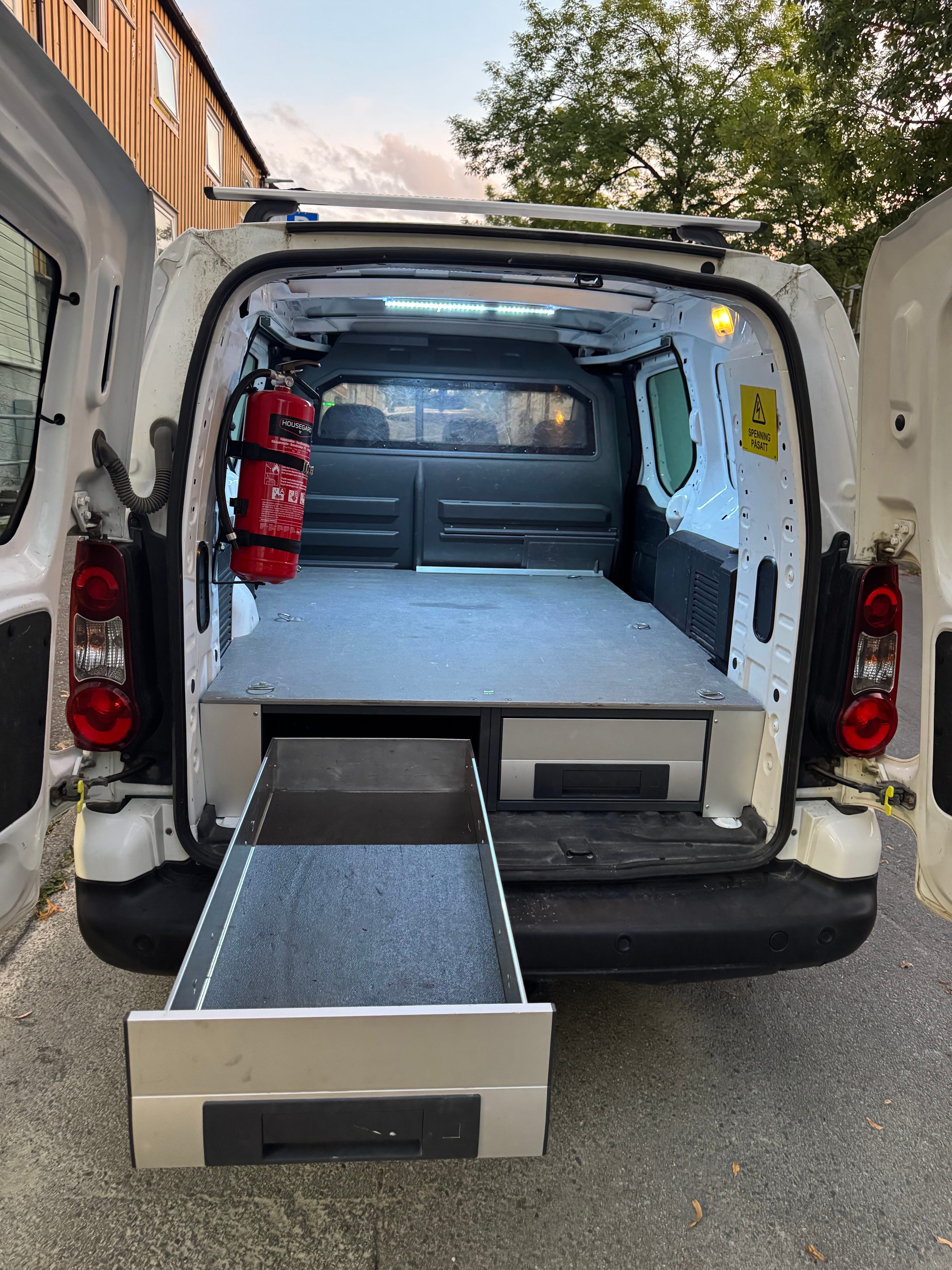 Peugeot Partner med Bilradio