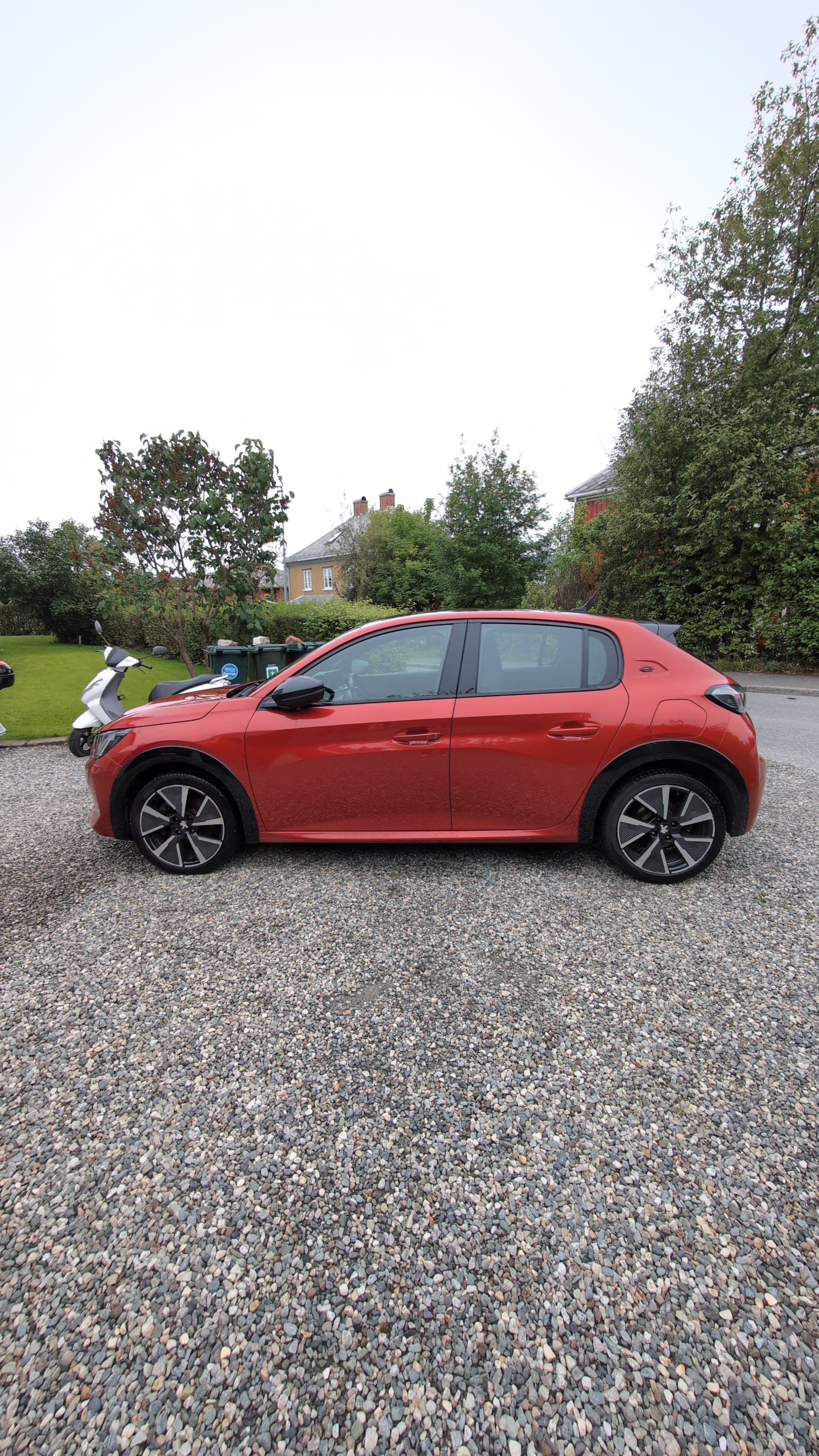 Peugeot e-208 GT with Air conditioning