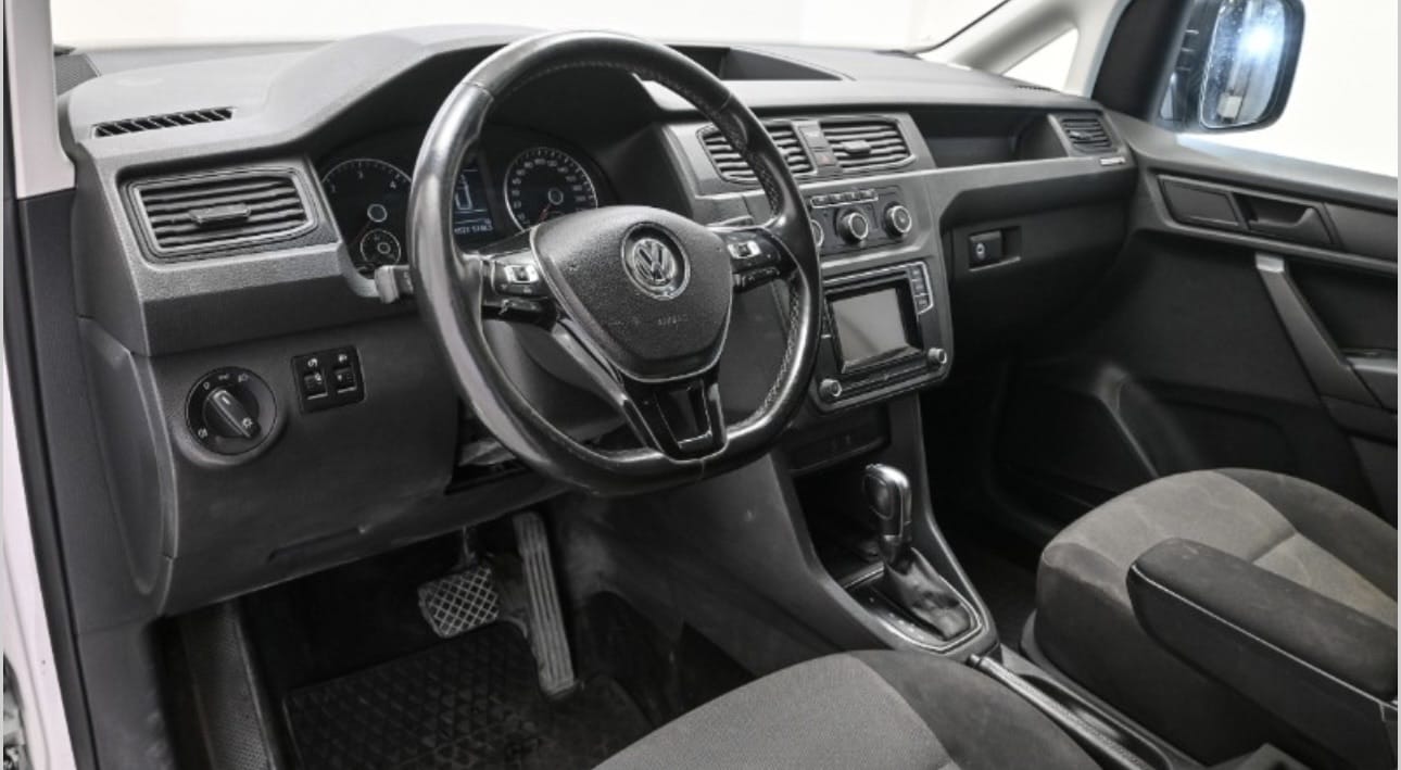 Volkswagen Caddy Maxi with Hitch