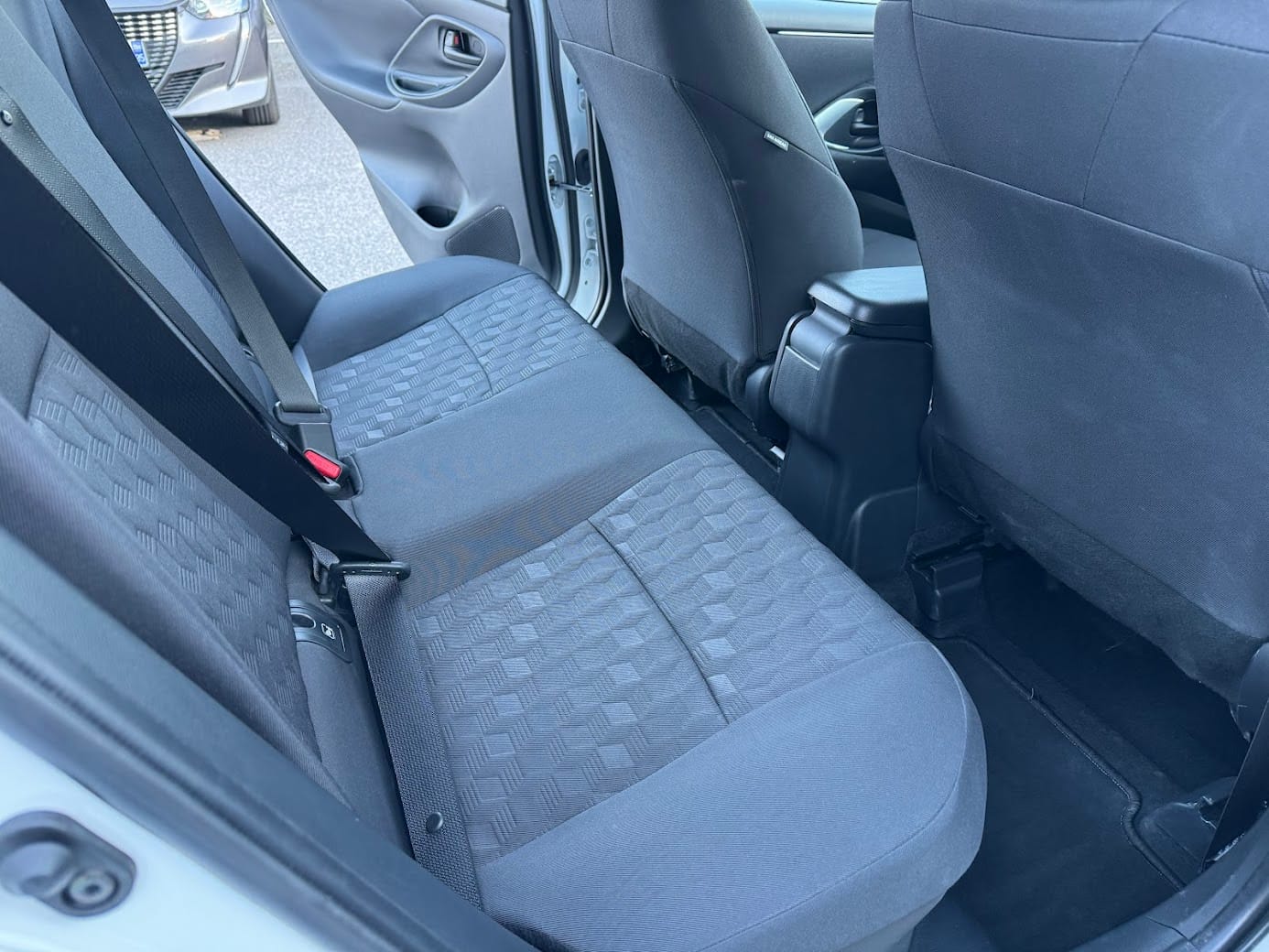 Toyota Yaris Hybride Ess BV auto HJ143VN avec Audio Bluetooth