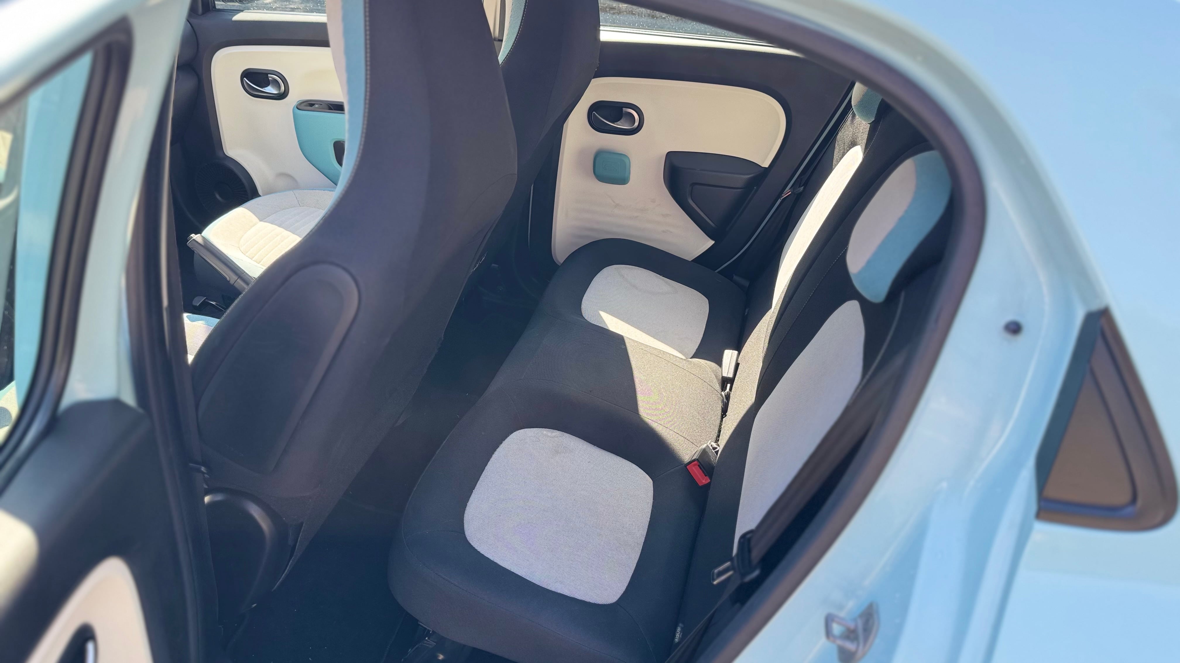 Renault Twingo III avec Autoradio