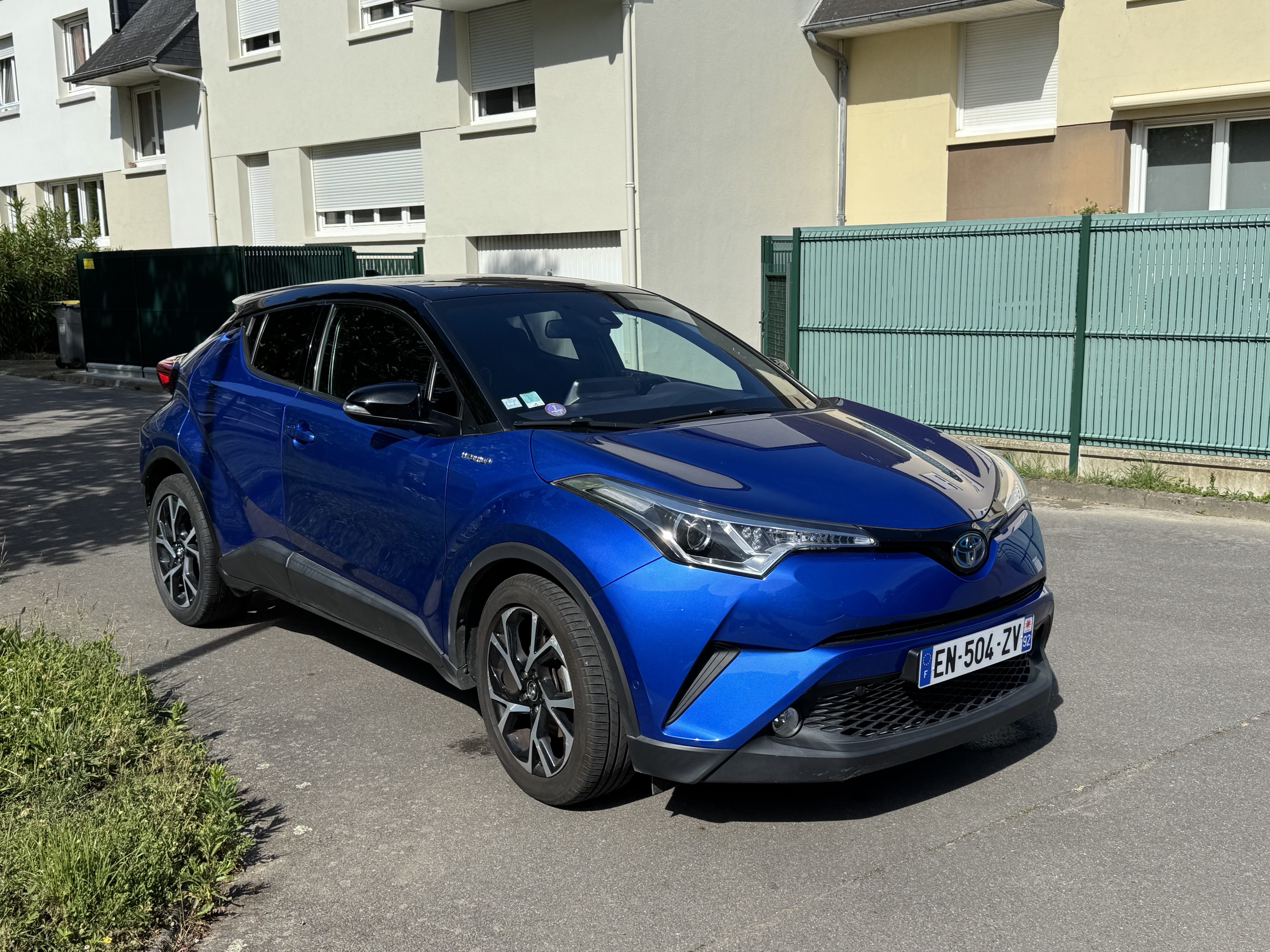 Toyota C-HR Hybrid Hybrid 122ch, 2017, Essence 95 / Electric (hybrid), automatic