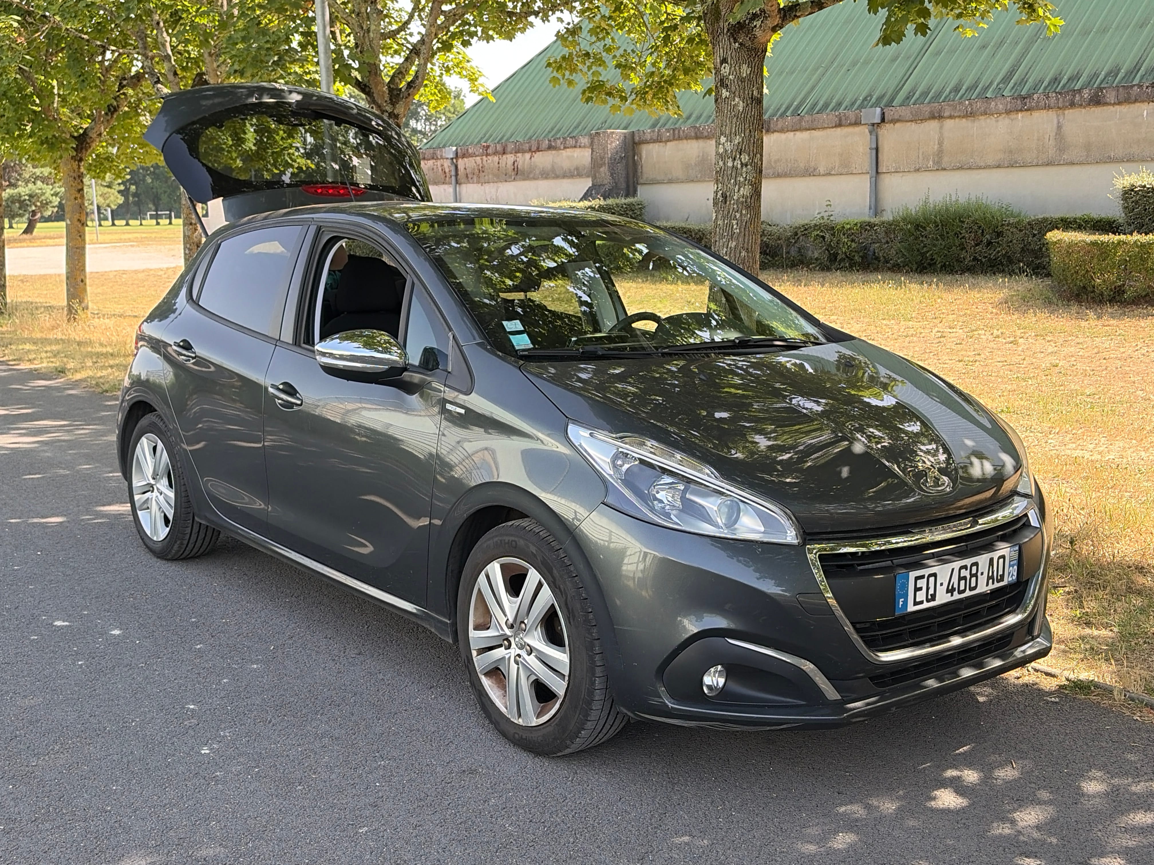 Peugeot 208 avec Apple CarPlay