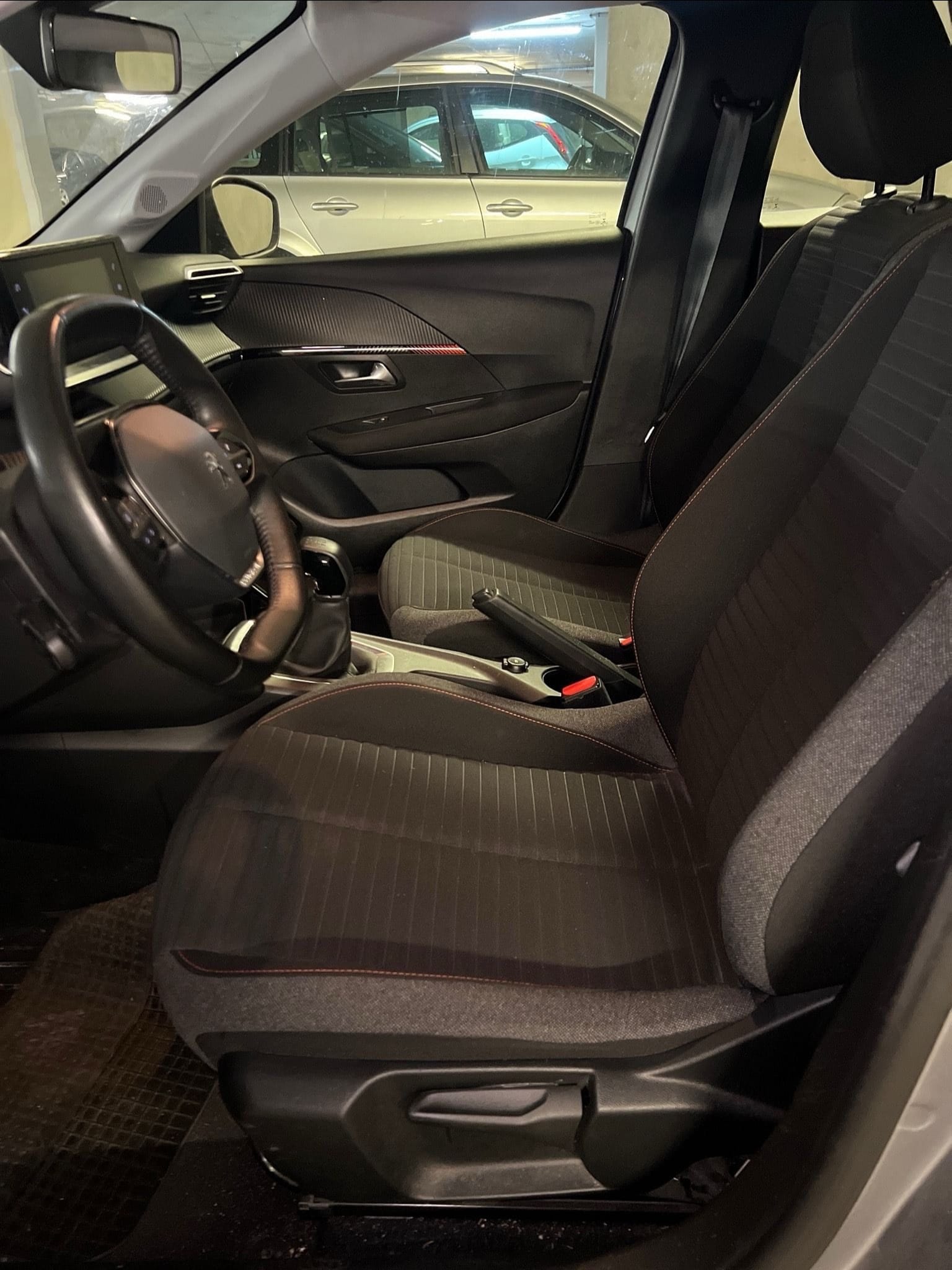 Peugeot 208 avec GPS