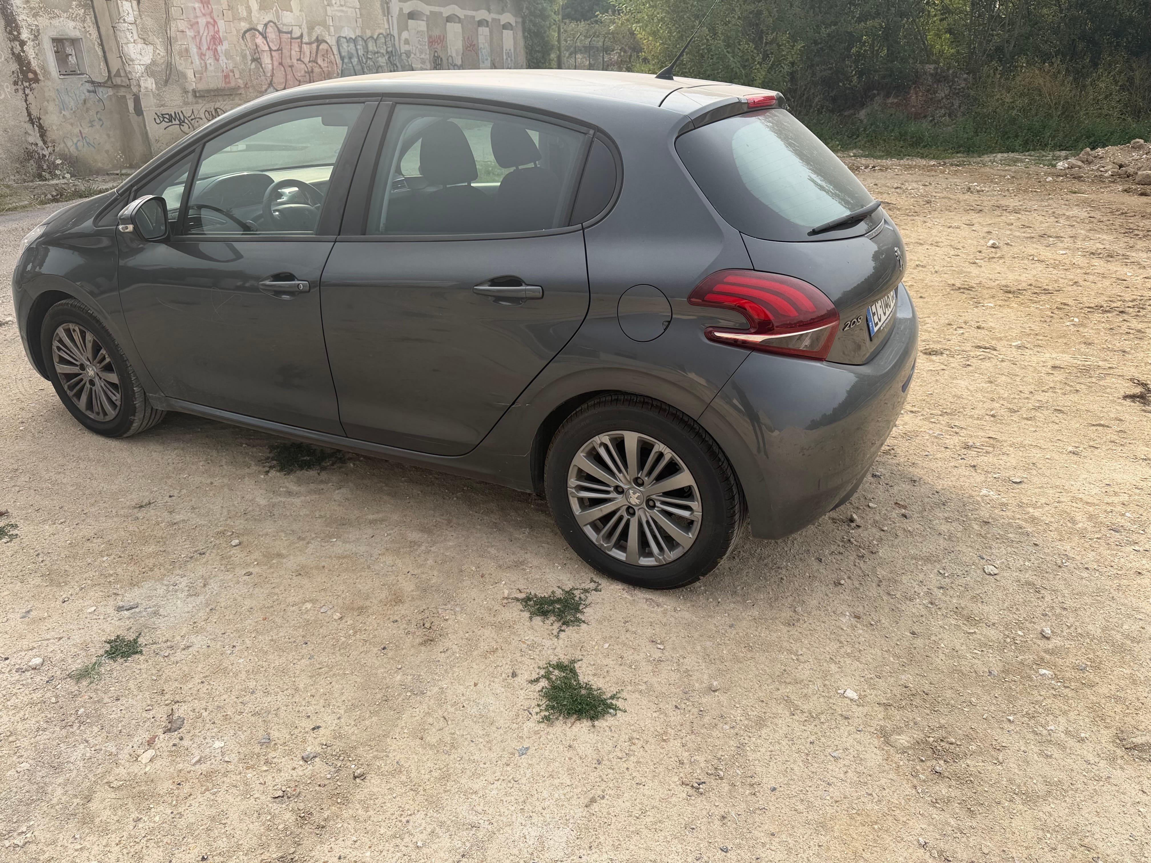 Peugeot 208 avec GPS