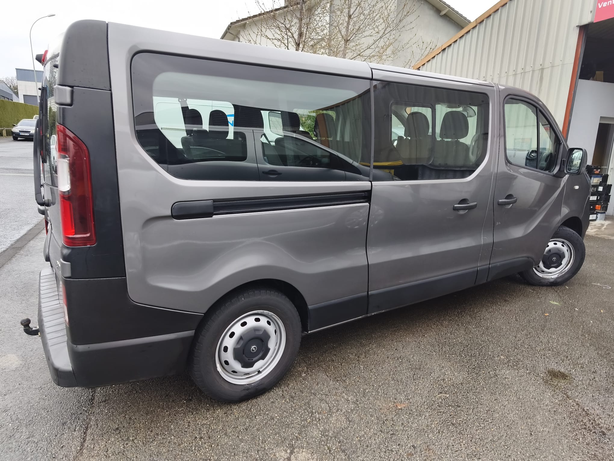 Opel Vivaro Combi avec Climatisation