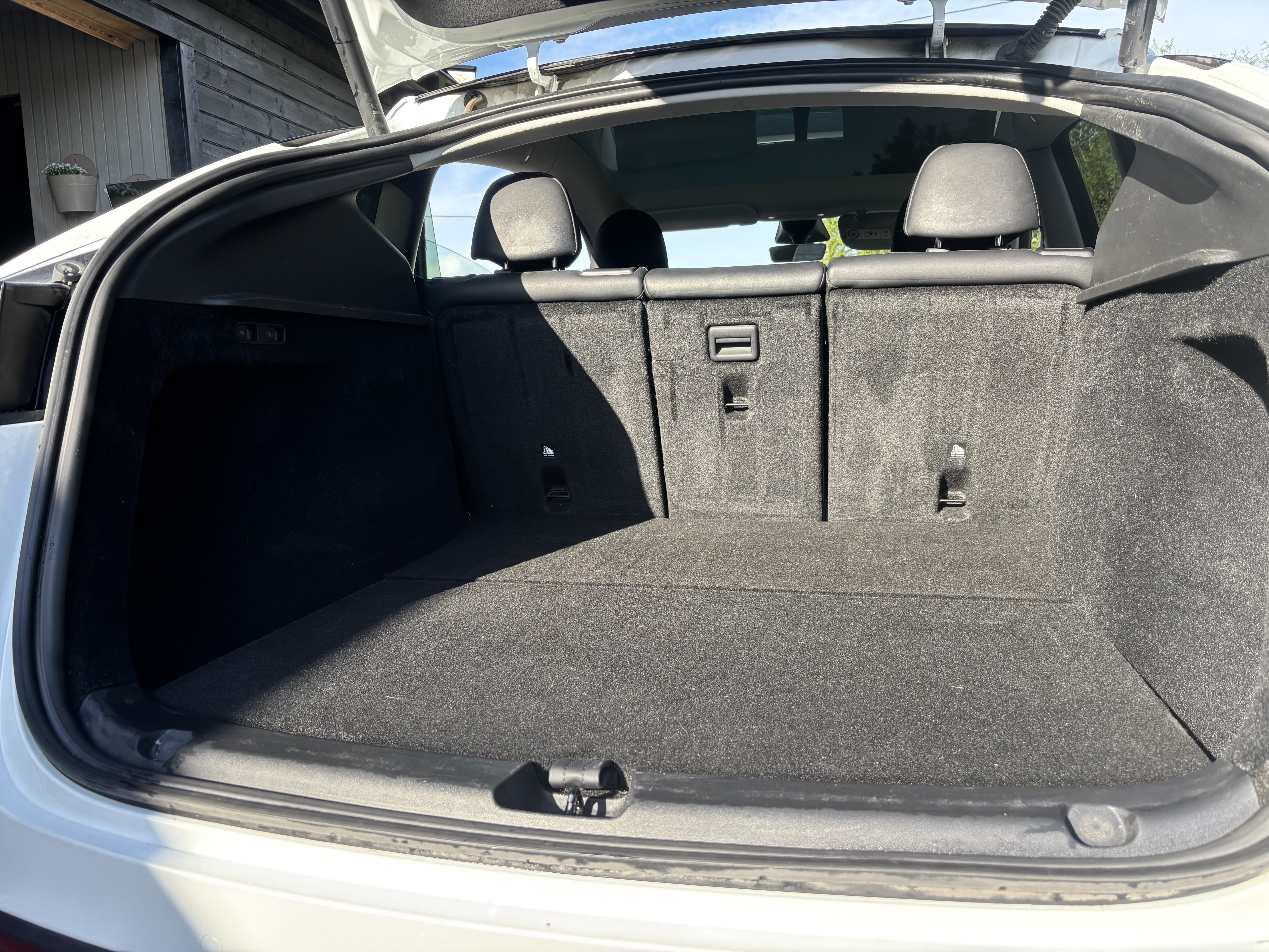 Tesla Model Y Long Range med GPS