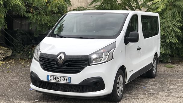 Renault Trafic Passenger Louez le Renault Trafic 9 places Long – Espace, Confort et Économie grand coffre, 2016, Diesel, 9 places et plus