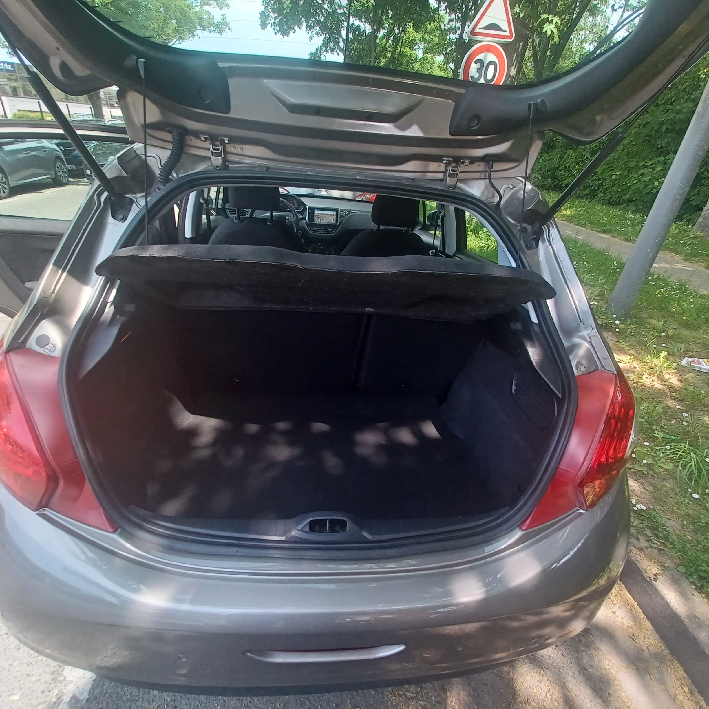 Peugeot 208 avec Pneus neige