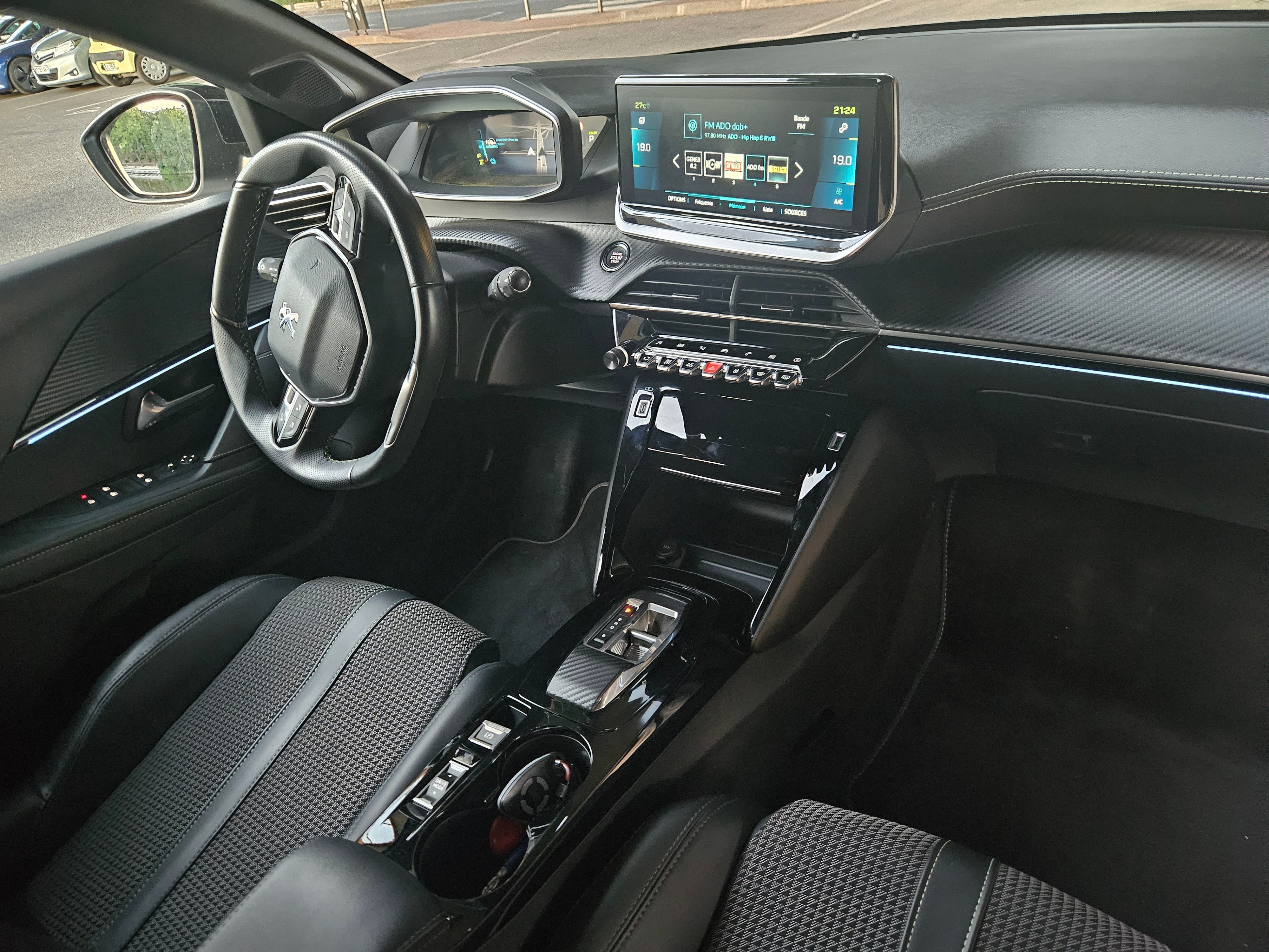 Peugeot 208 électrique - GT avec GPS
