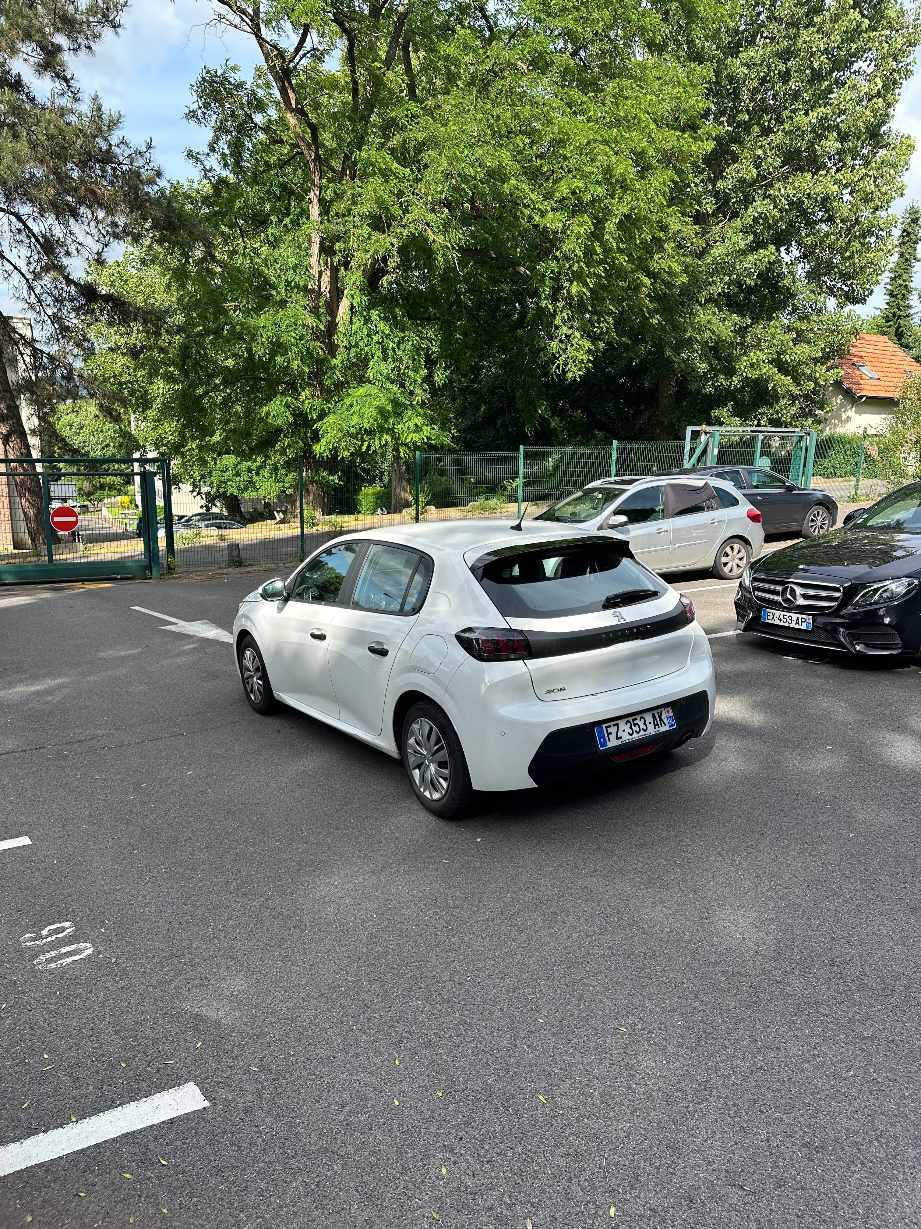 Peugeot 208 avec Climatisation
