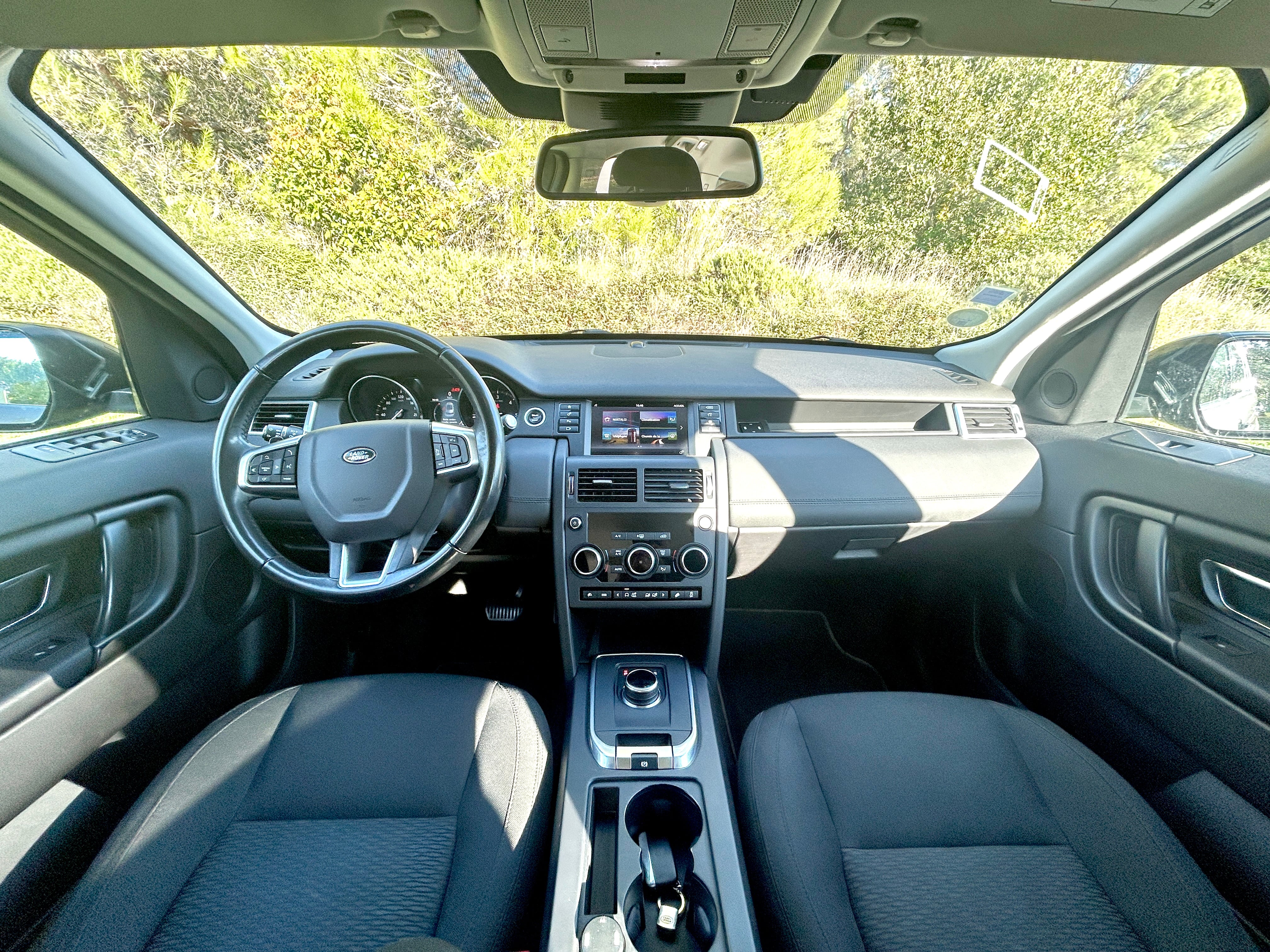 Land-Rover Discovery Sport SE with GPS