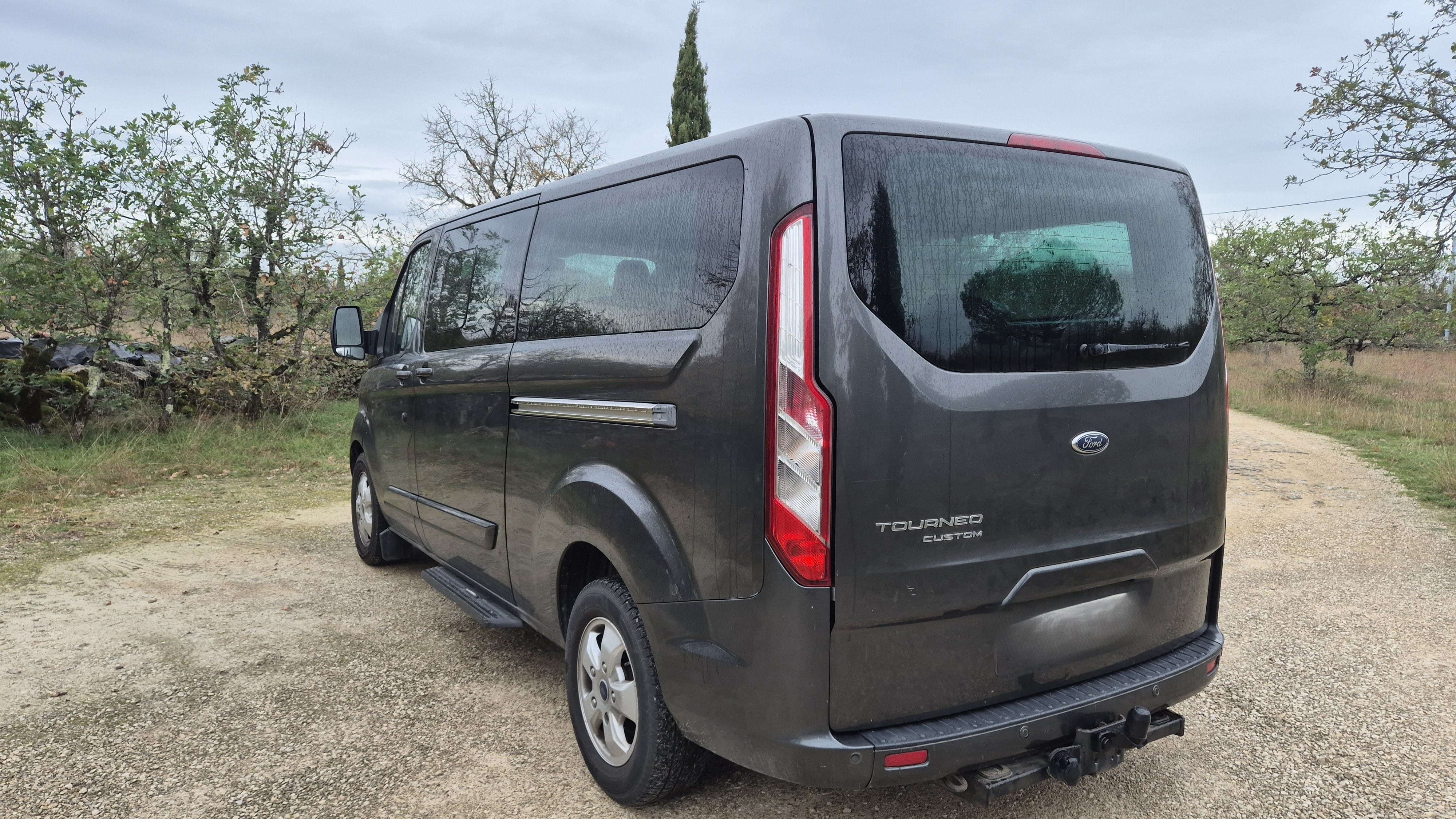 Ford Tourneo Custom avec GPS