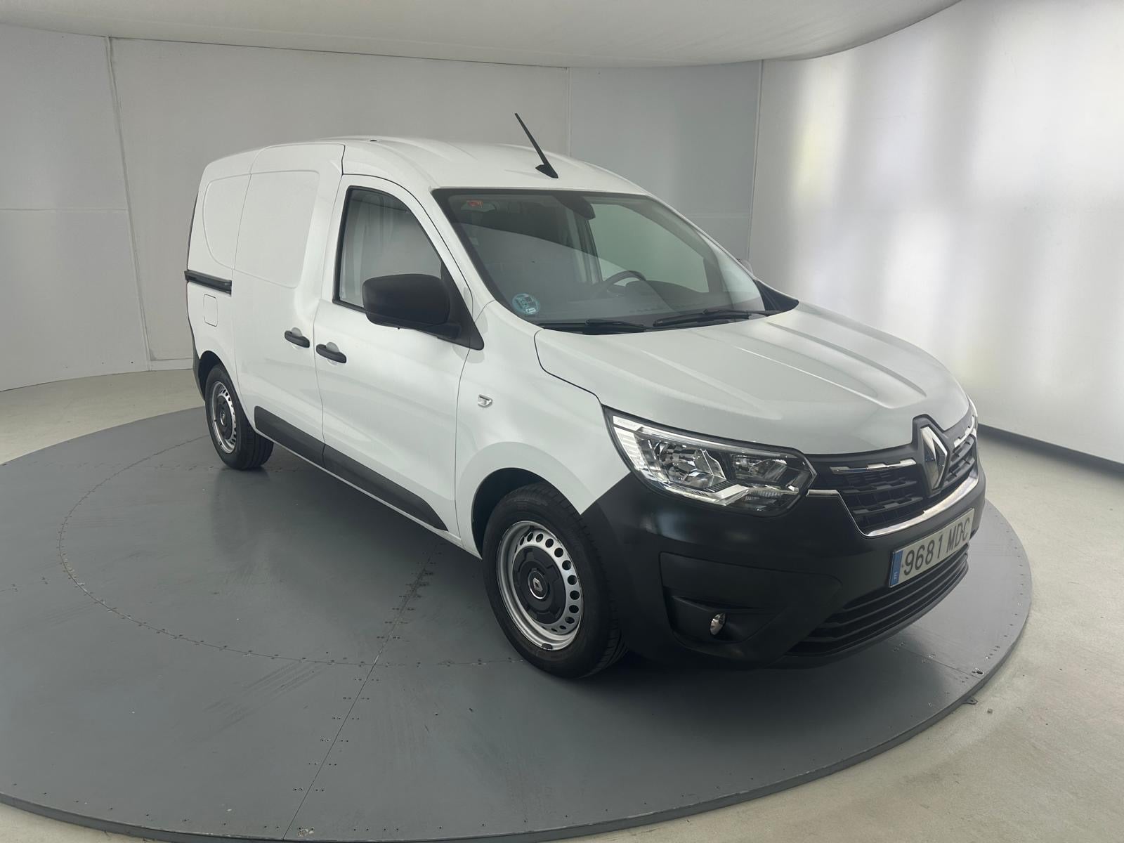 Renault Express with USB charging ports