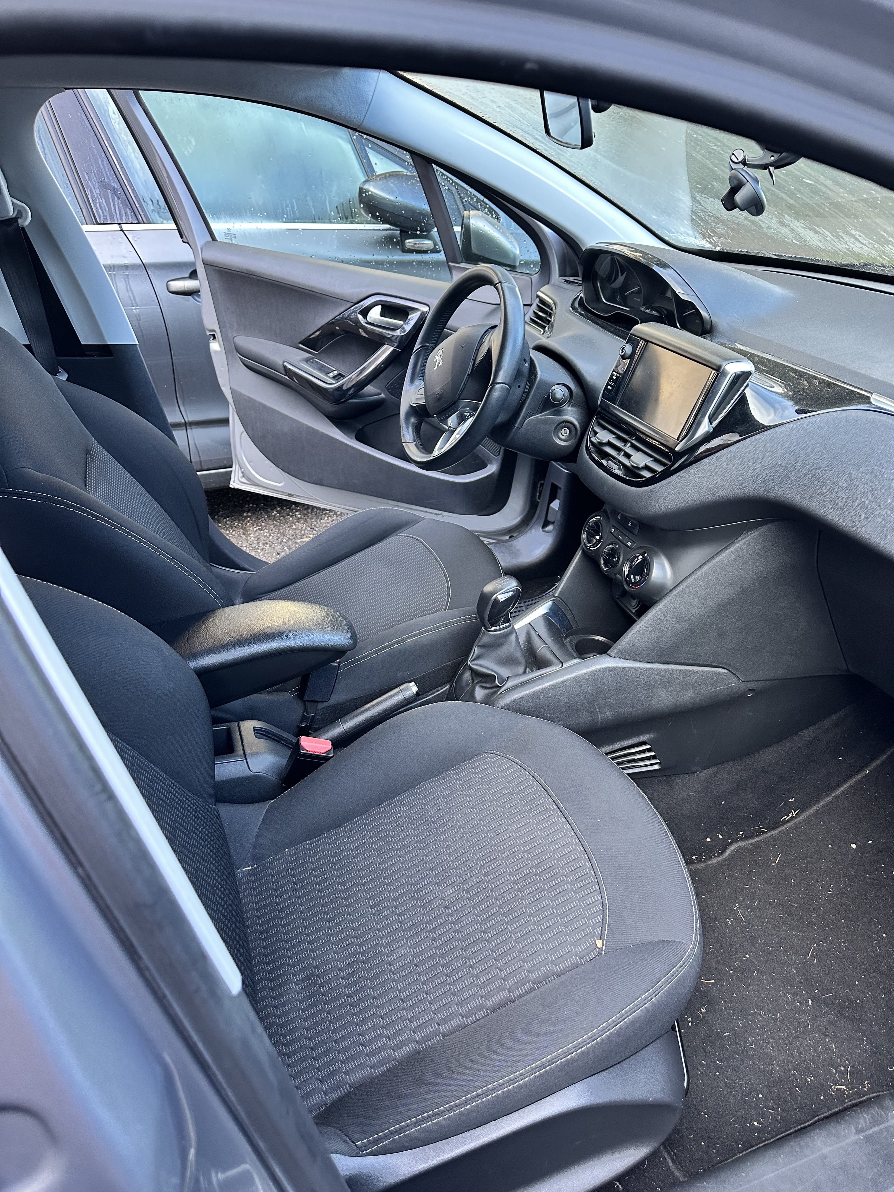 Peugeot 208 avec Dashcam