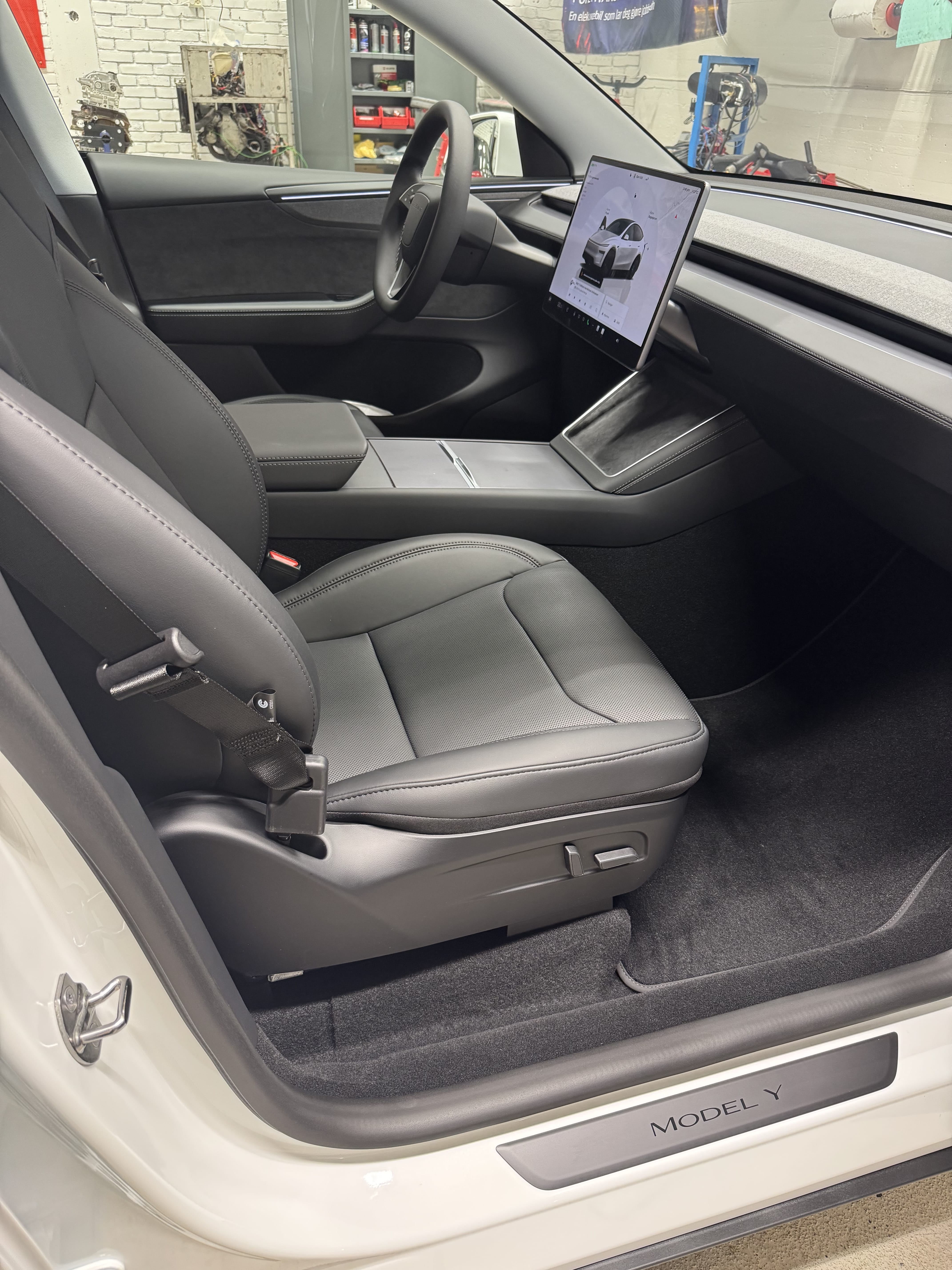 Tesla Model Y Long Range Nye Model Y Juniper med Cruisekontroll